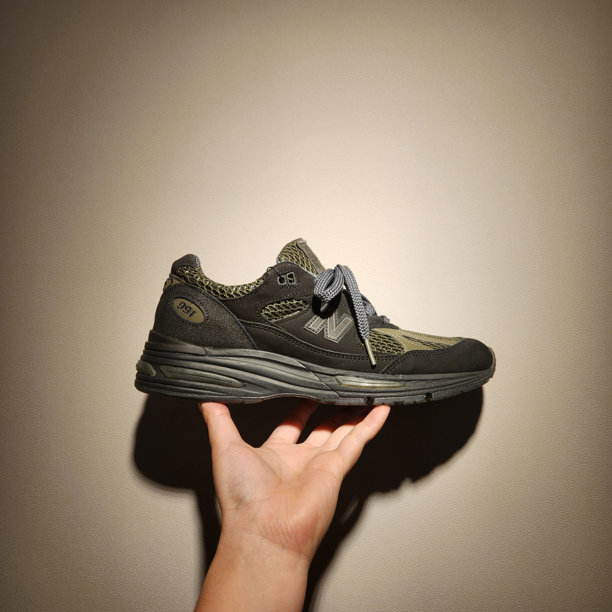 New Balance x Stone Island 991v2 Made in UK Black Olive Night 착용 스타일 - 1