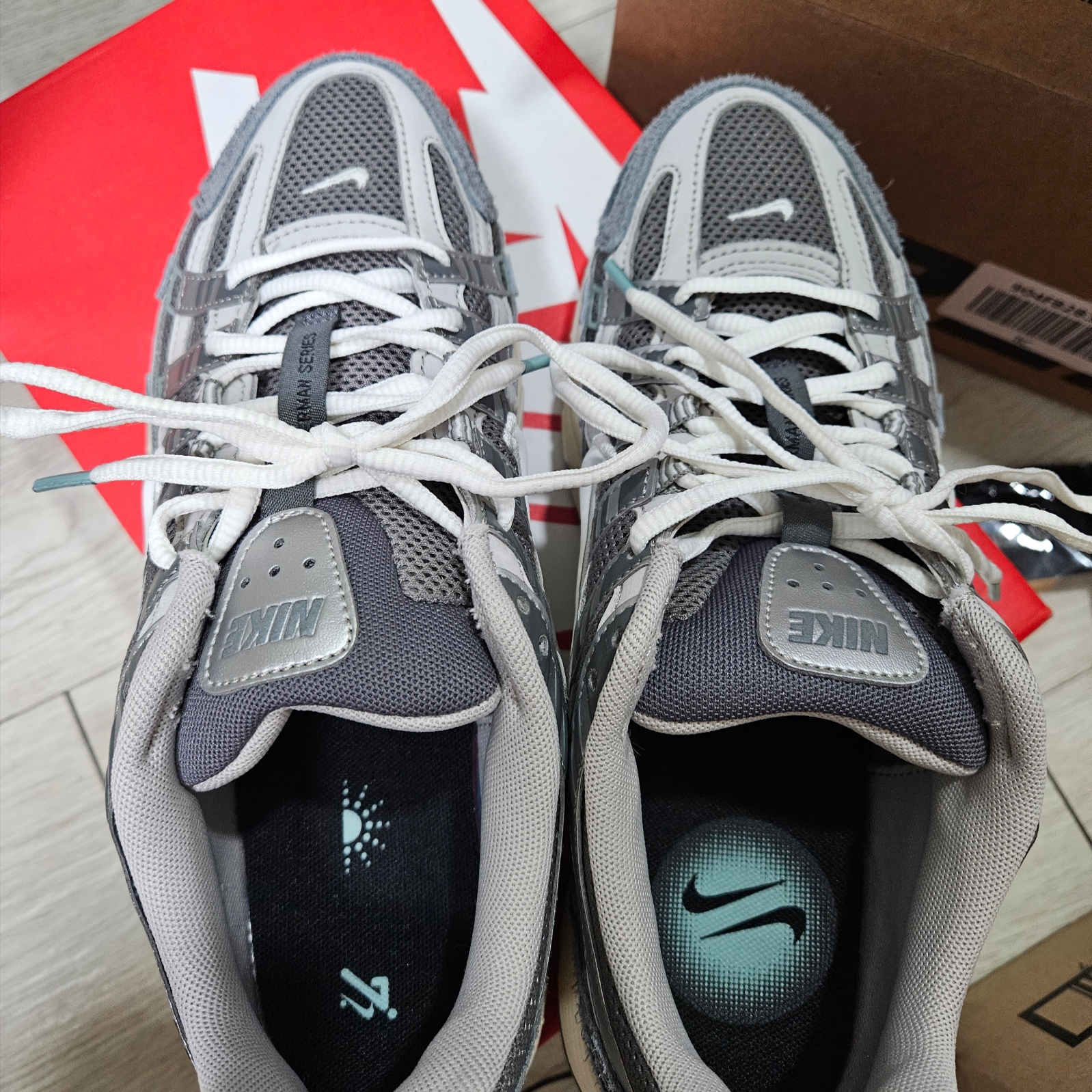 Nike P-6000 Flat Pewter Light Iron Ore 착용 스타일 - 1