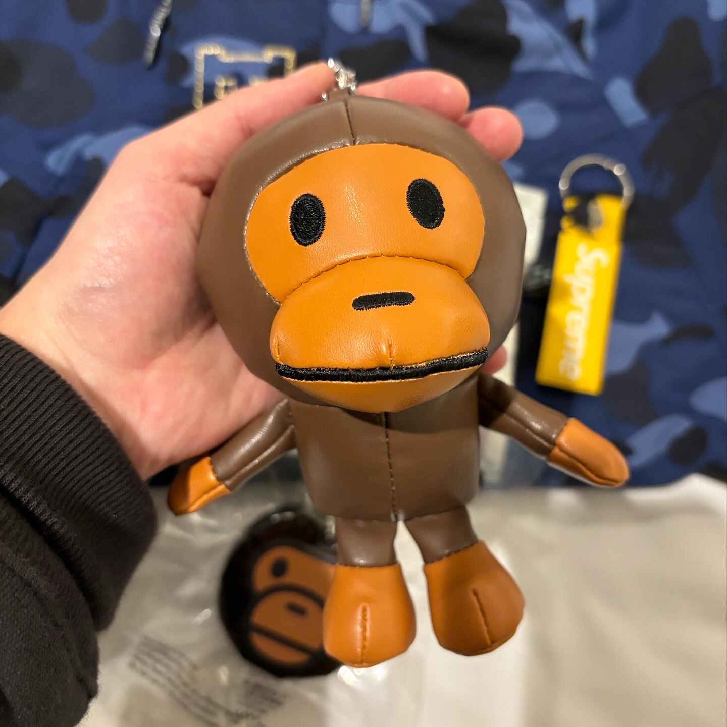 BAPE Baby Milo Plush Doll Keychain Brown, BAPE Baby Milo Keychain Brown 착용 스타일 - 3