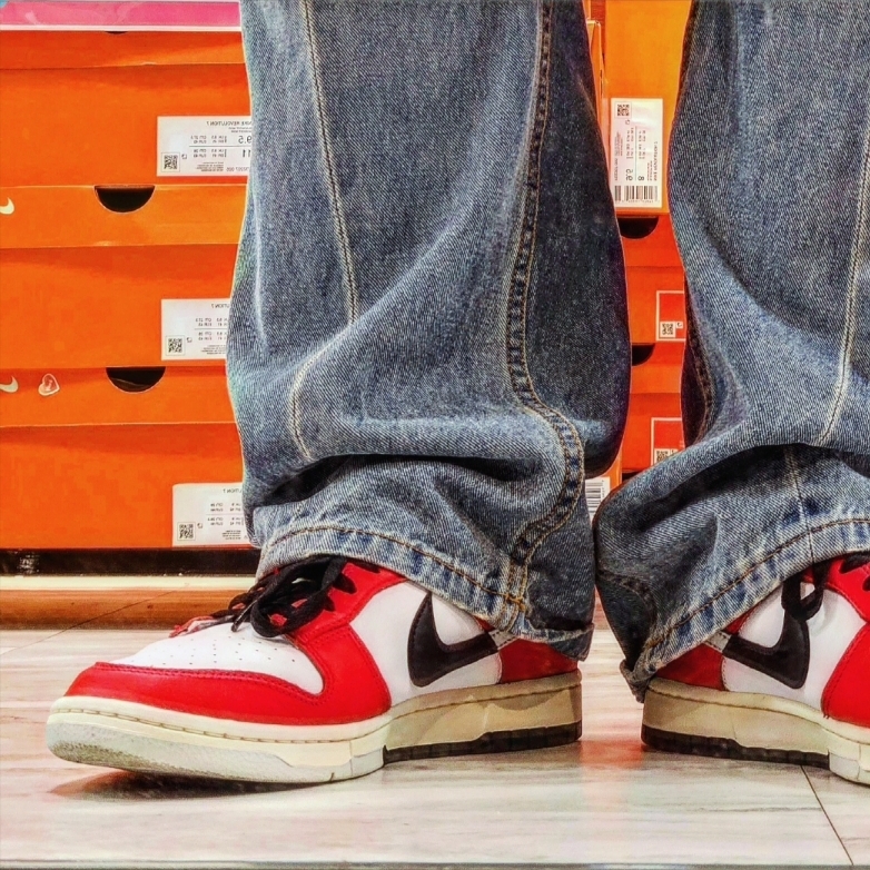 Nike Dunk Low Retro PRM University Red Black 착용 스타일 - 1