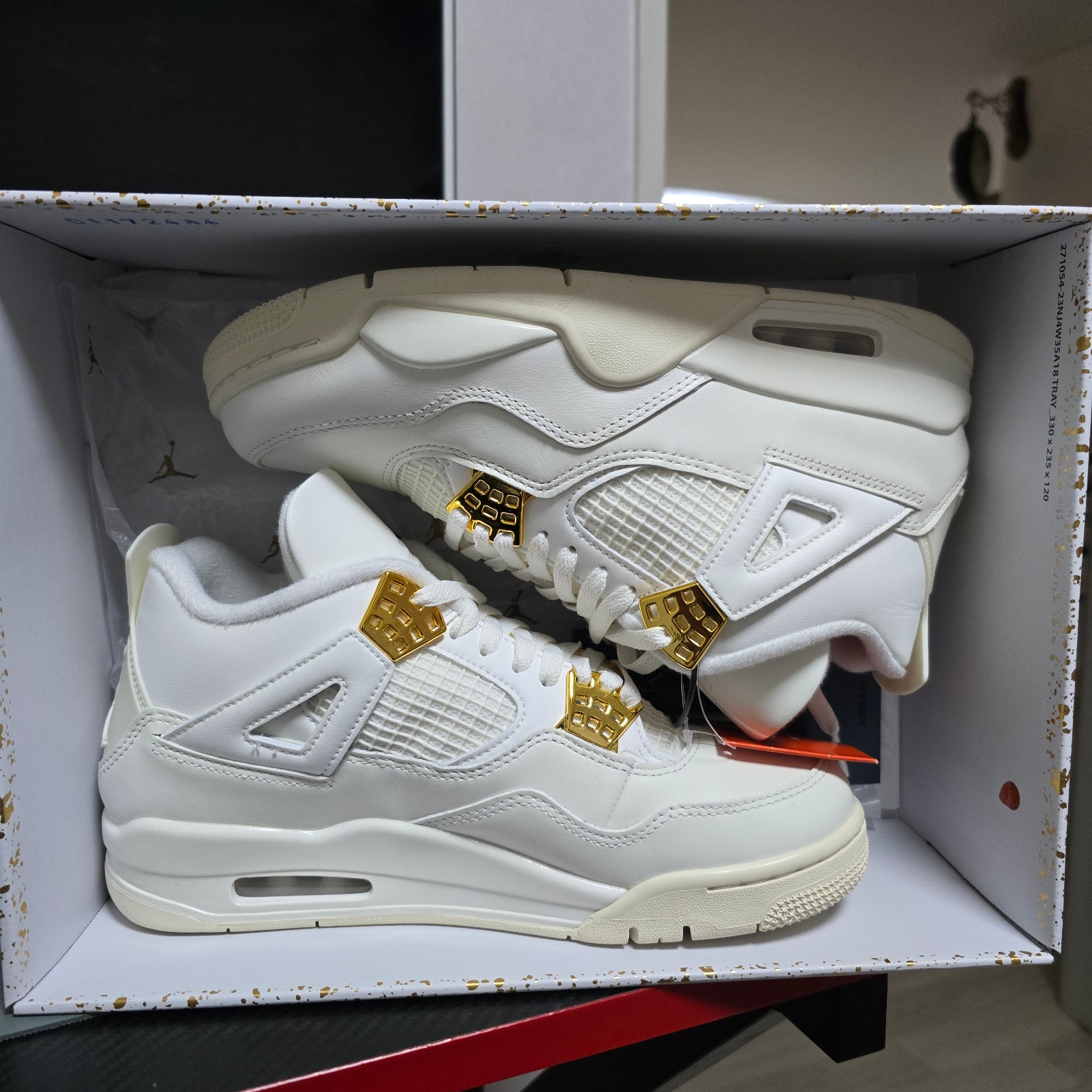 (W) Jordan 4 Retro Metallic Gold 착용 스타일
