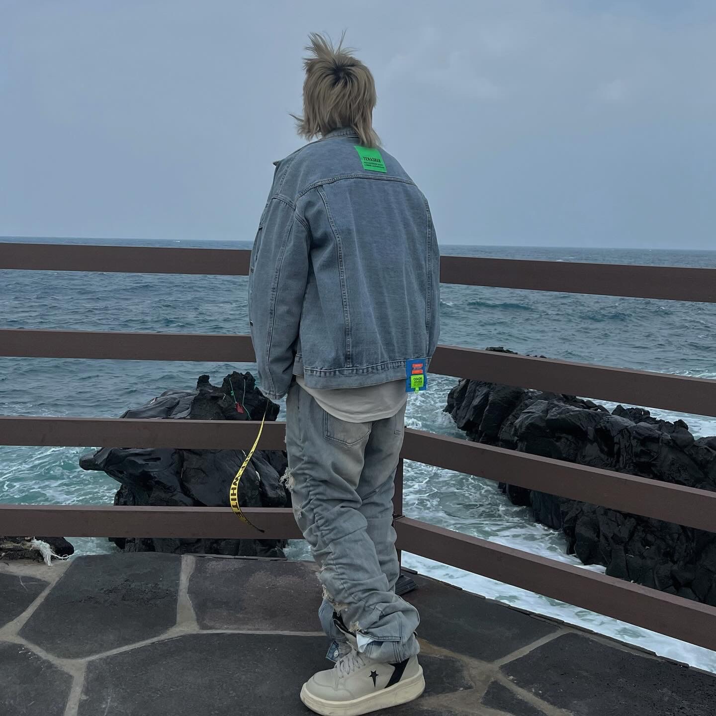Off-White Carryover Industrial Belt Yellow, Converse x Drkshdw Turbowpn Pelican 착용 스타일 - 1