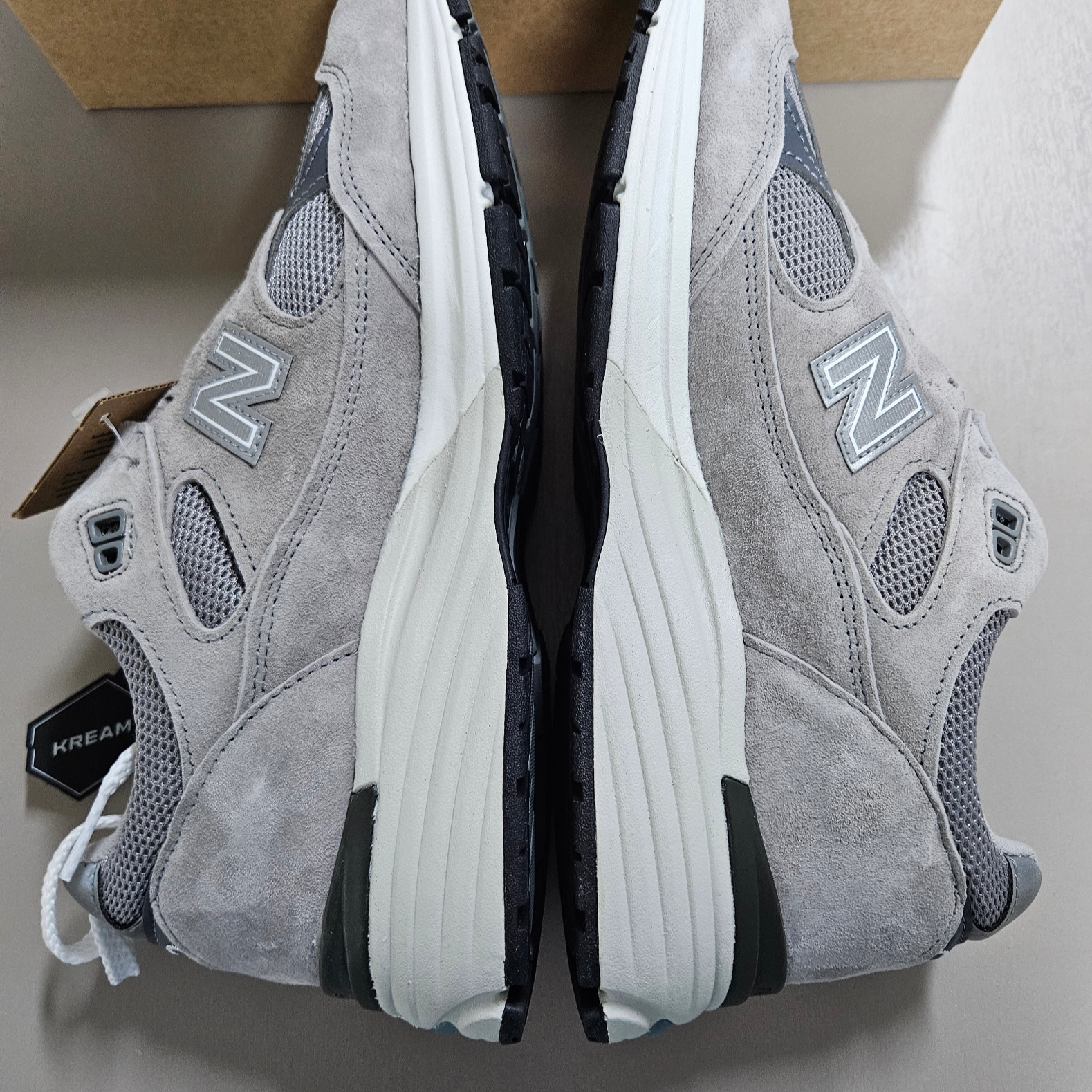 New Balance 991v2 Made in UK Rock Ridge Alloy Silver 착용 스타일 - 6