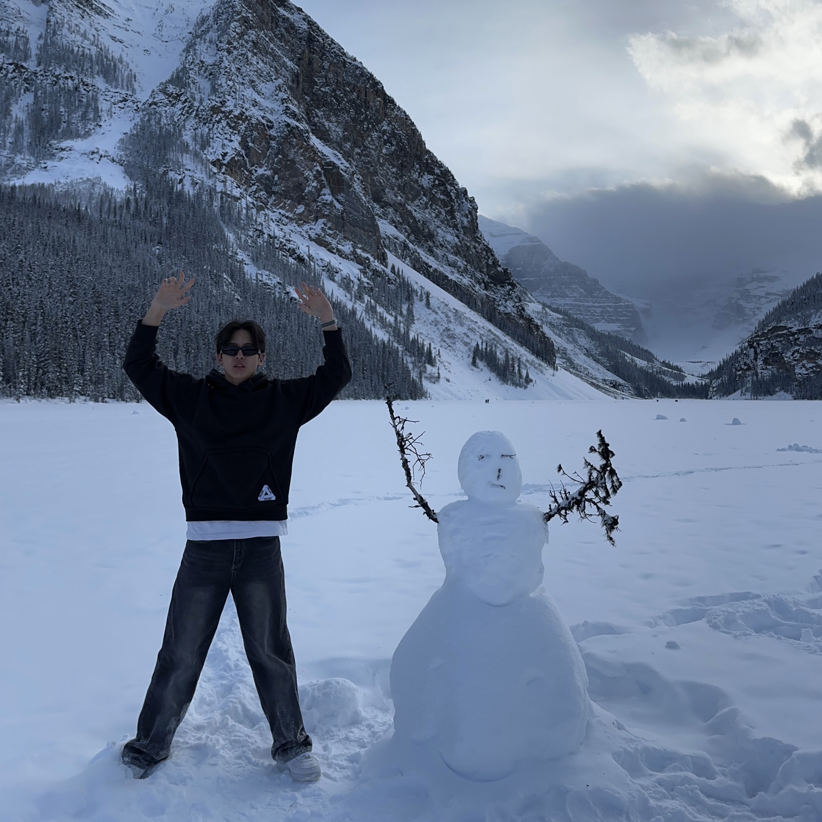 Palace Tri Pocket Hood Black - 23SS, Burberry Detachable Sleeve Hooded Puffer Jacket Navy 착용 스타일 - 1