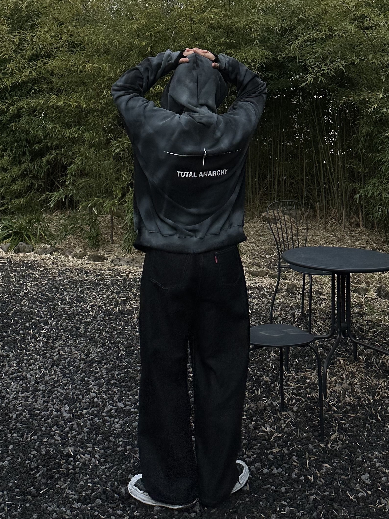 Maison Mihara Yasuhiro Blakey OG Sole Canvas Low-top Sneakers Black White, Maison Mihara Yasuhiro Blakey OG Sole Leather Low-top Sneakers Black 착용 스타일 - 2