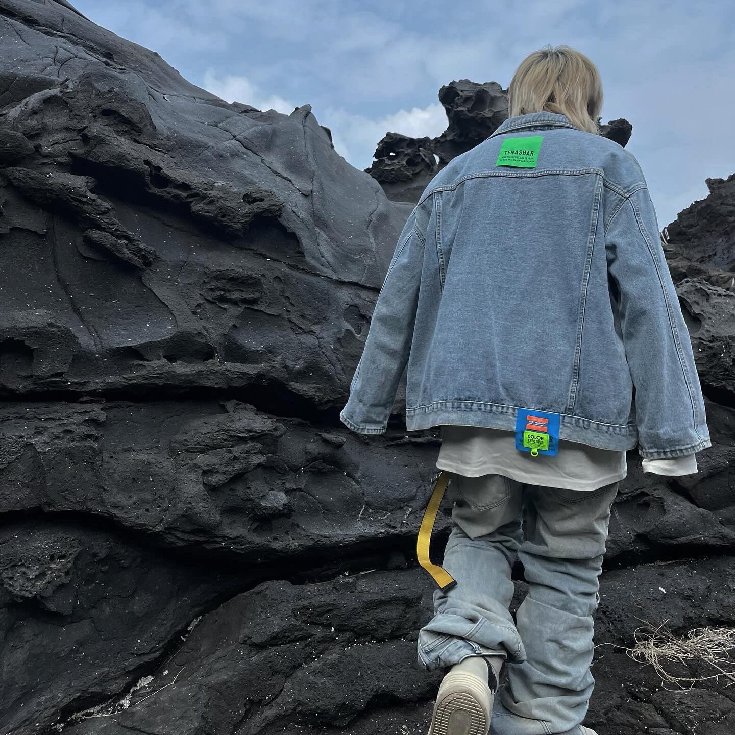 Off-White Carryover Industrial Belt Yellow, Converse x Drkshdw Turbowpn Pelican 착용 스타일 - 3