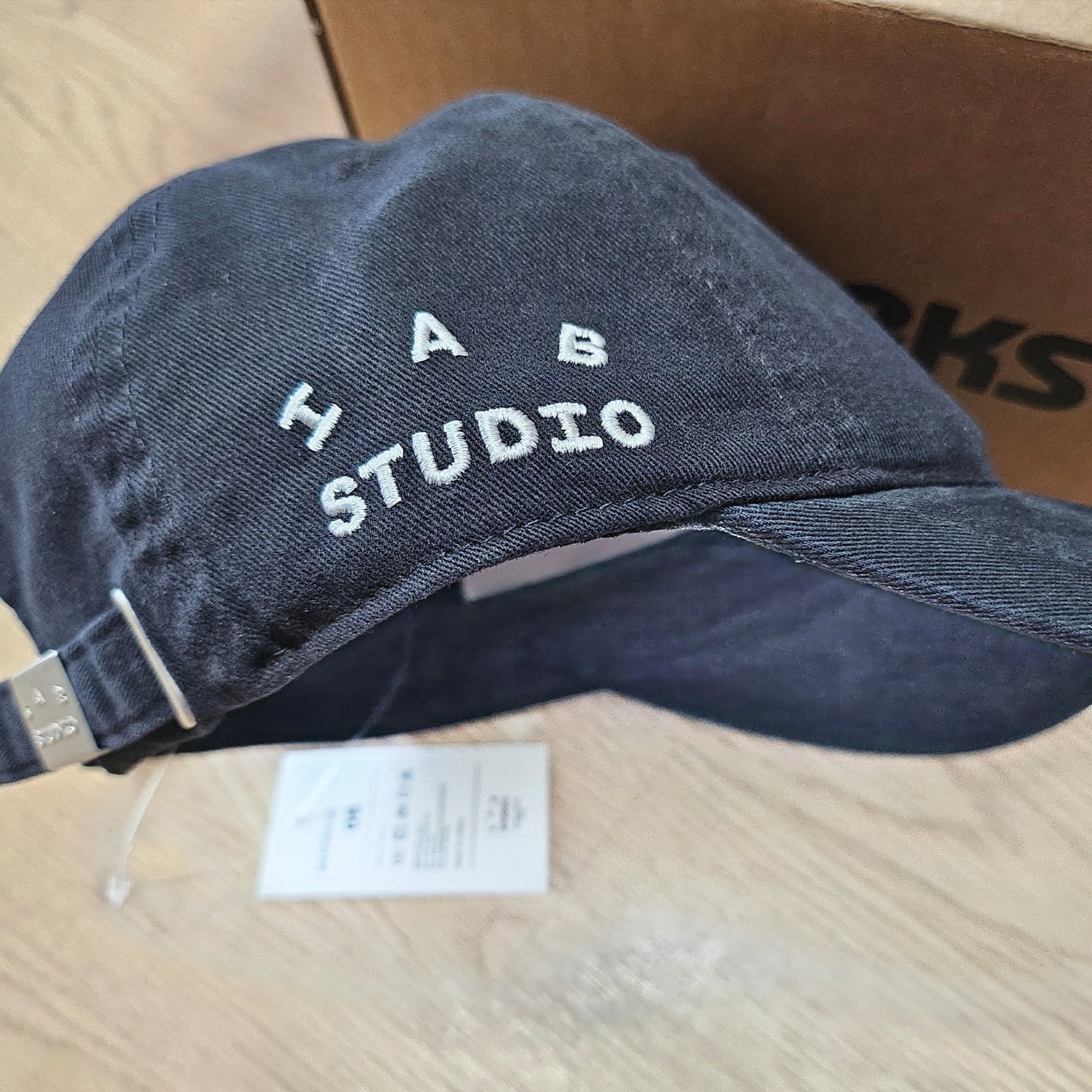 IAB Studio Cap Black 착용 스타일