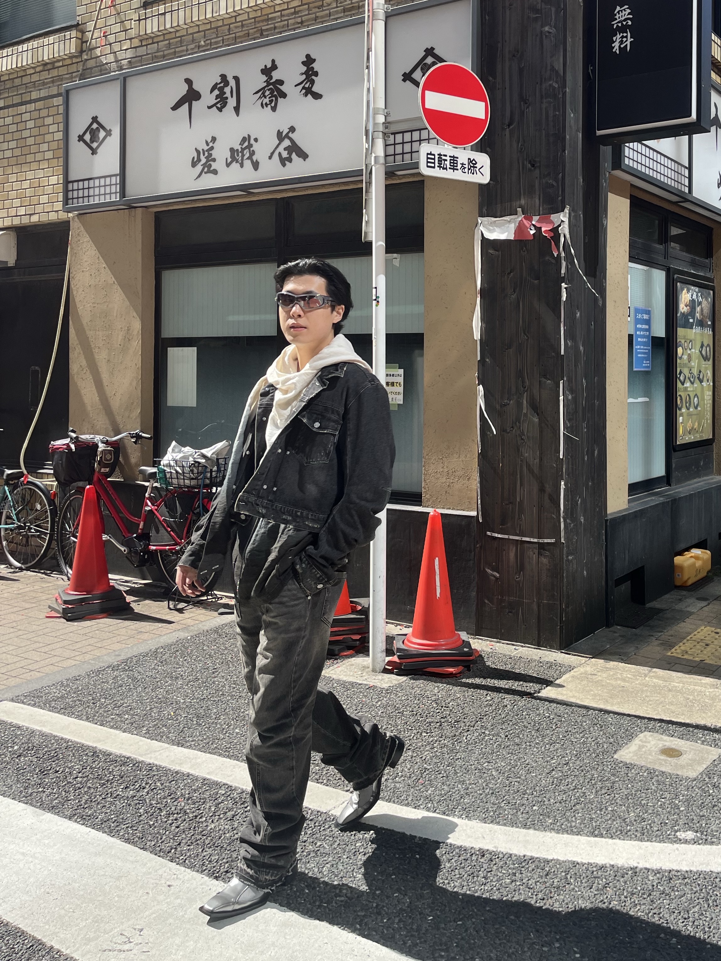 Gentle Monster Mote 01 Black, [KREAM 단독] ADSB Andersson Bell Raptor Layered Cargo Pants Indigo Green 착용 스타일 - 1