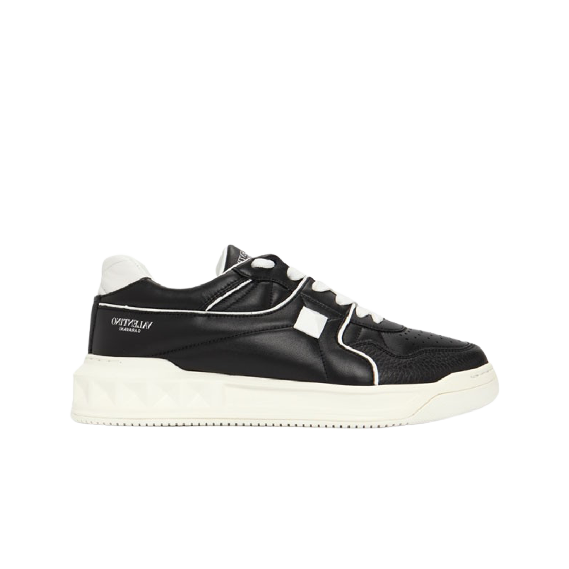 S0E71NWN0NI Valentino One Stud Low-Top Calfskin Sneakers Black