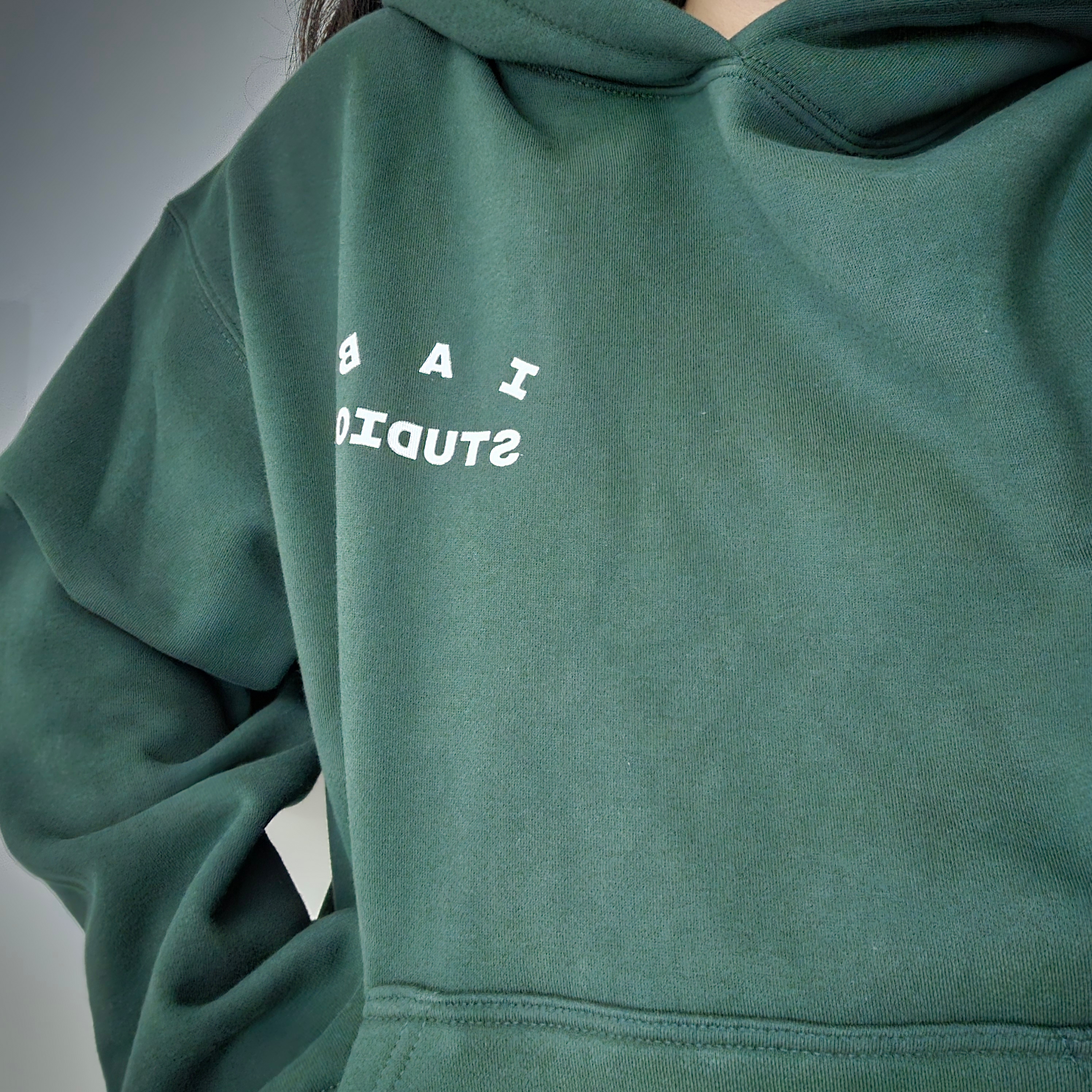 IAB Studio Hoodie Deep Green 착용 스타일 - 1