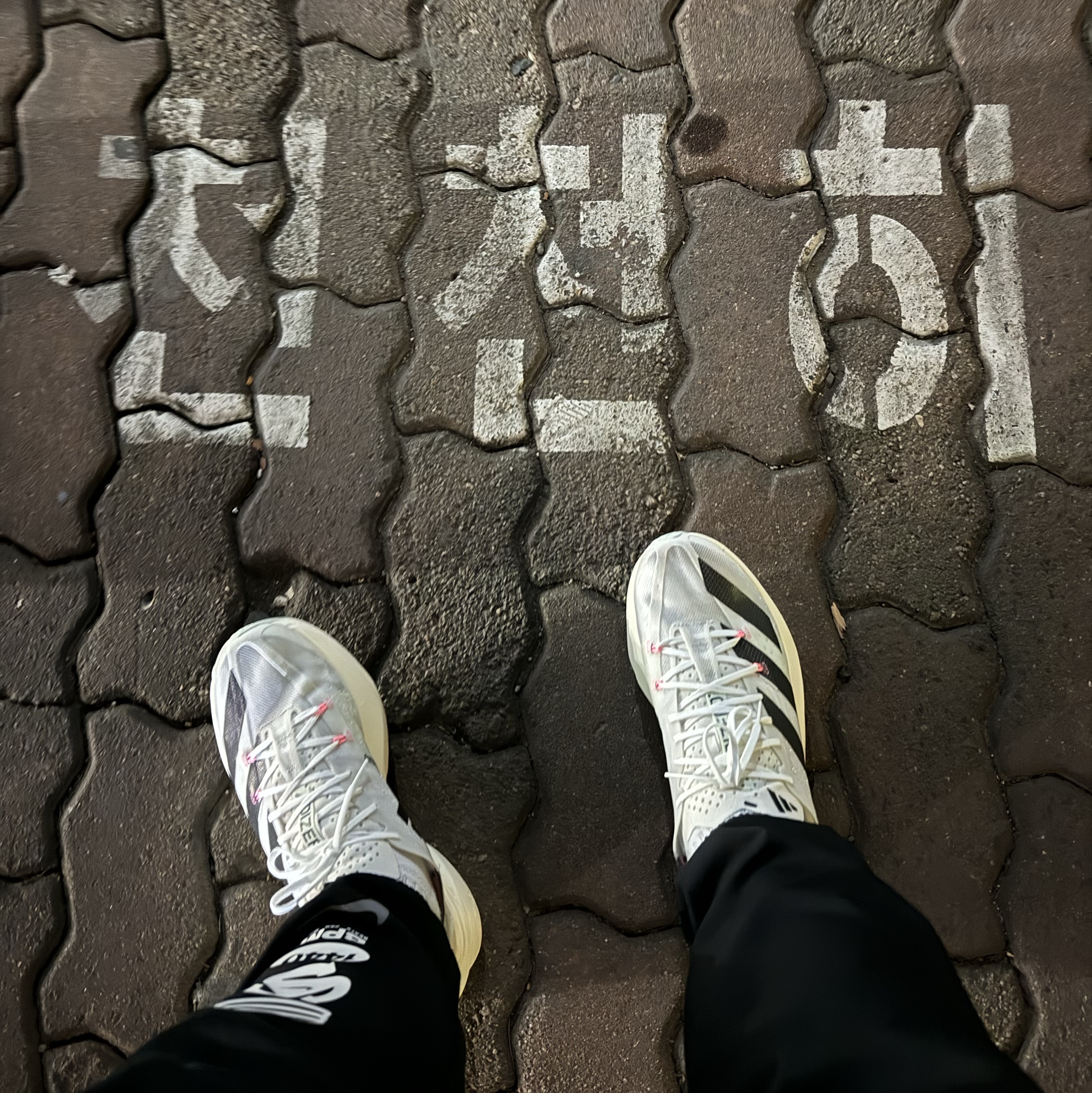 Adidas Adizero Adios Pro 3 Crystal White 착용 스타일