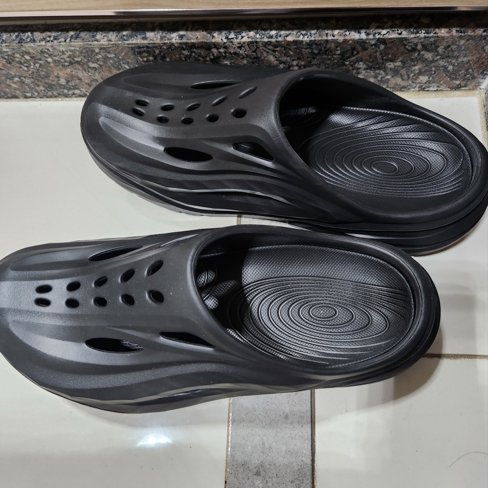 Hoka Ora Recovery Mule Black - 24SS 착용 스타일