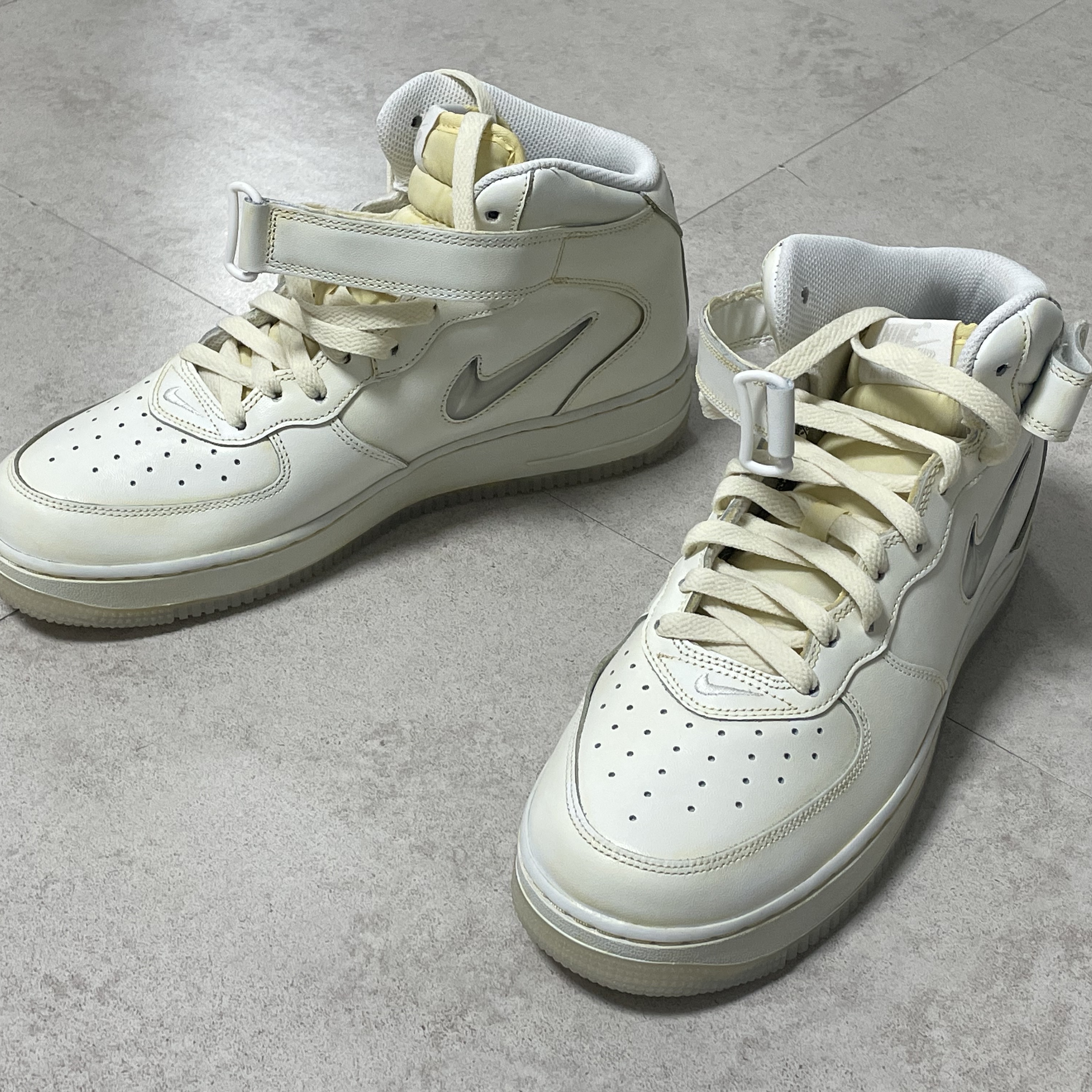 Nike Air Force 1 Mid '07 Color of the Month Summit White 착용 스타일 - 2