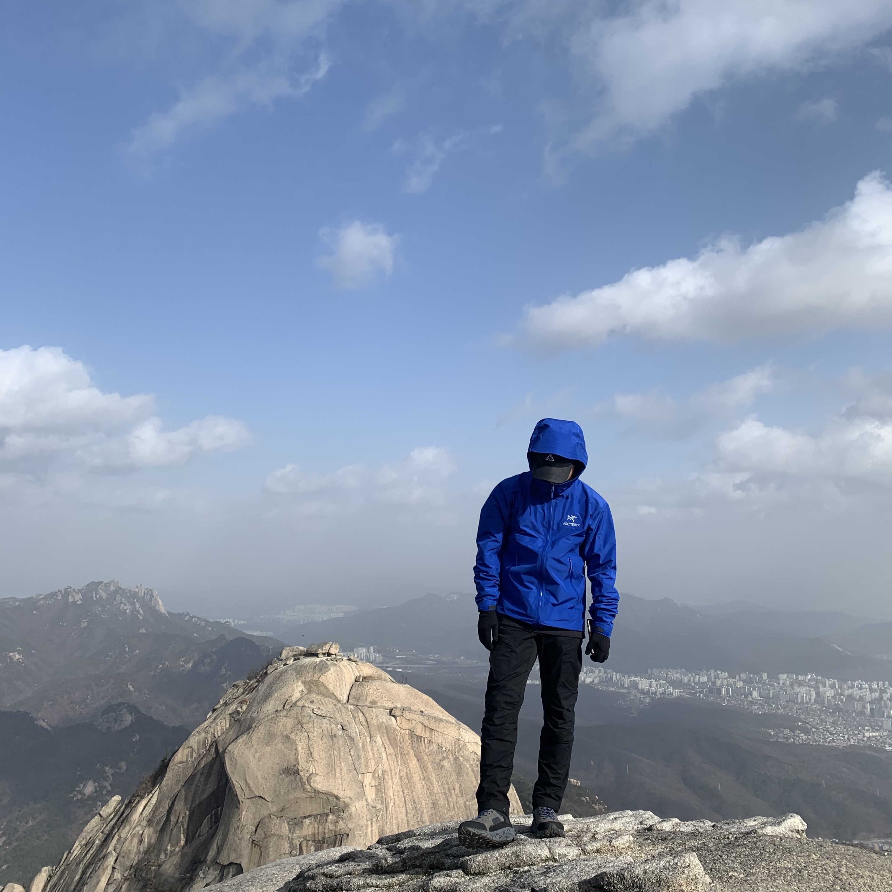 Arc'teryx Beta LT Jacket Vitality, Nike ACG Trail Cap Black 착용 스타일 - 1