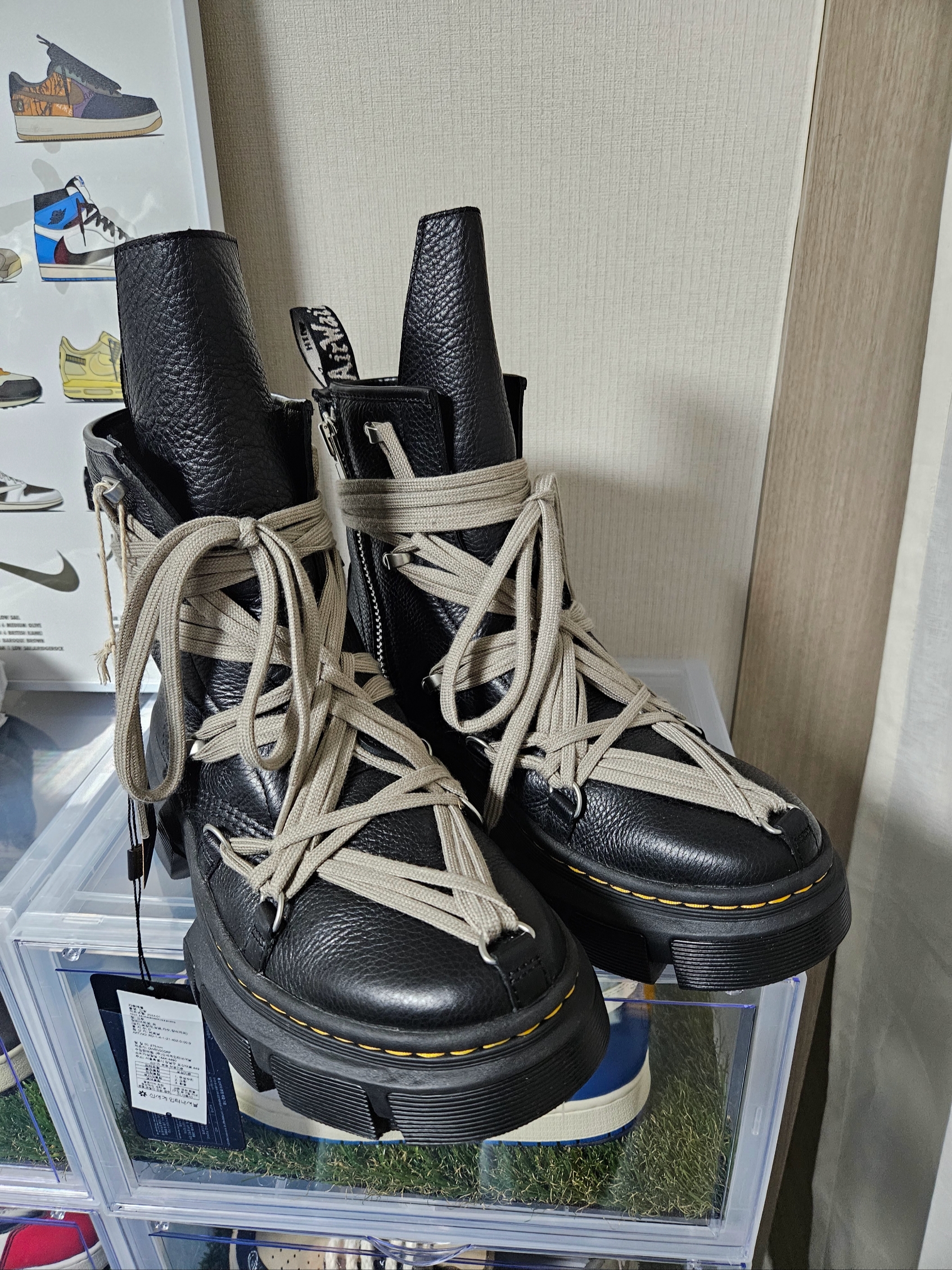 Dr. Martens x Rick Owens 1460 DMXL Megalace Black, Essentials 1977 Henley Rugby Long Sleeve Polo Wood - 22FW 착용 스타일 - 3