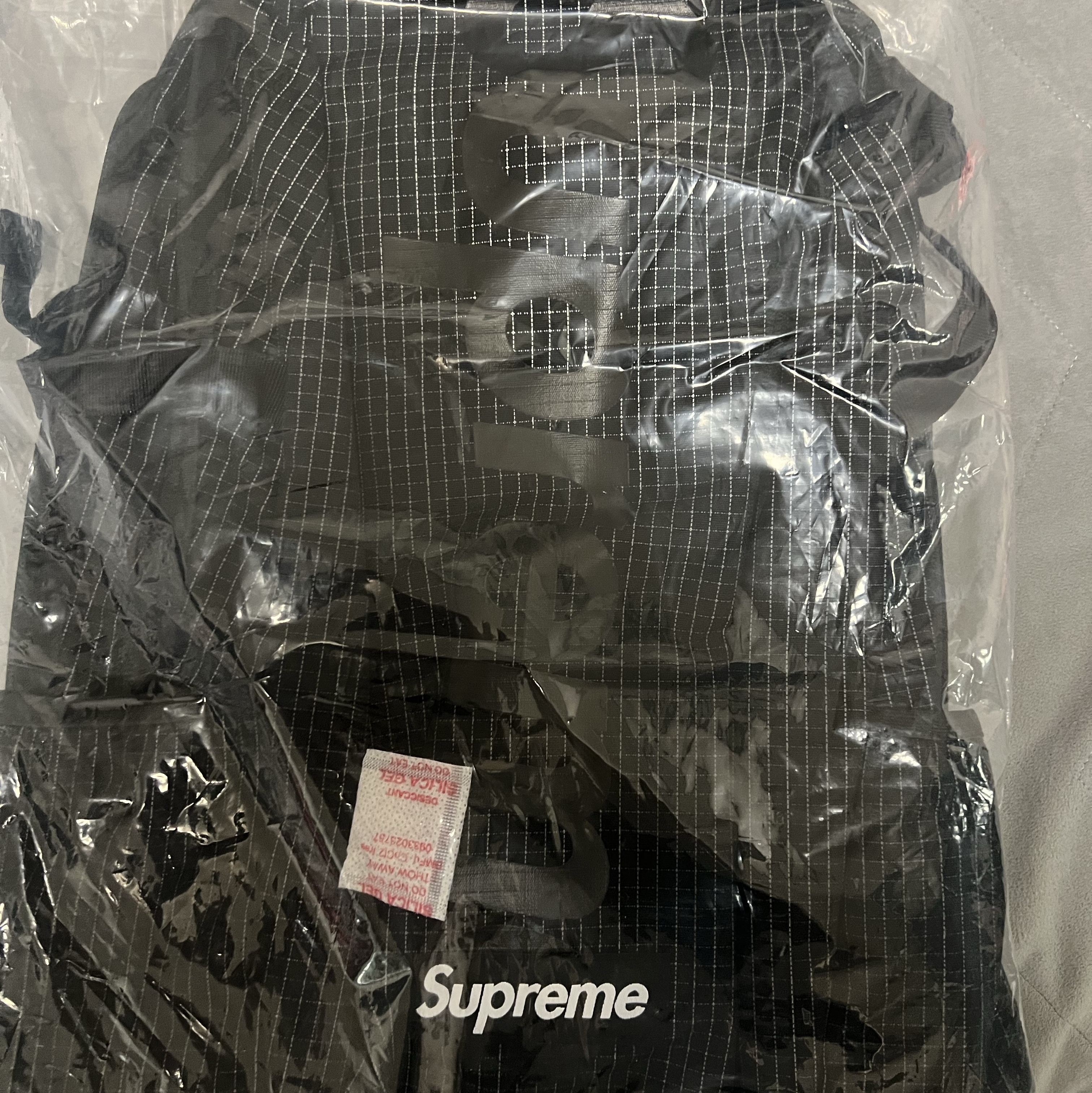 Supreme Backpack Black - 24SS 착용 스타일