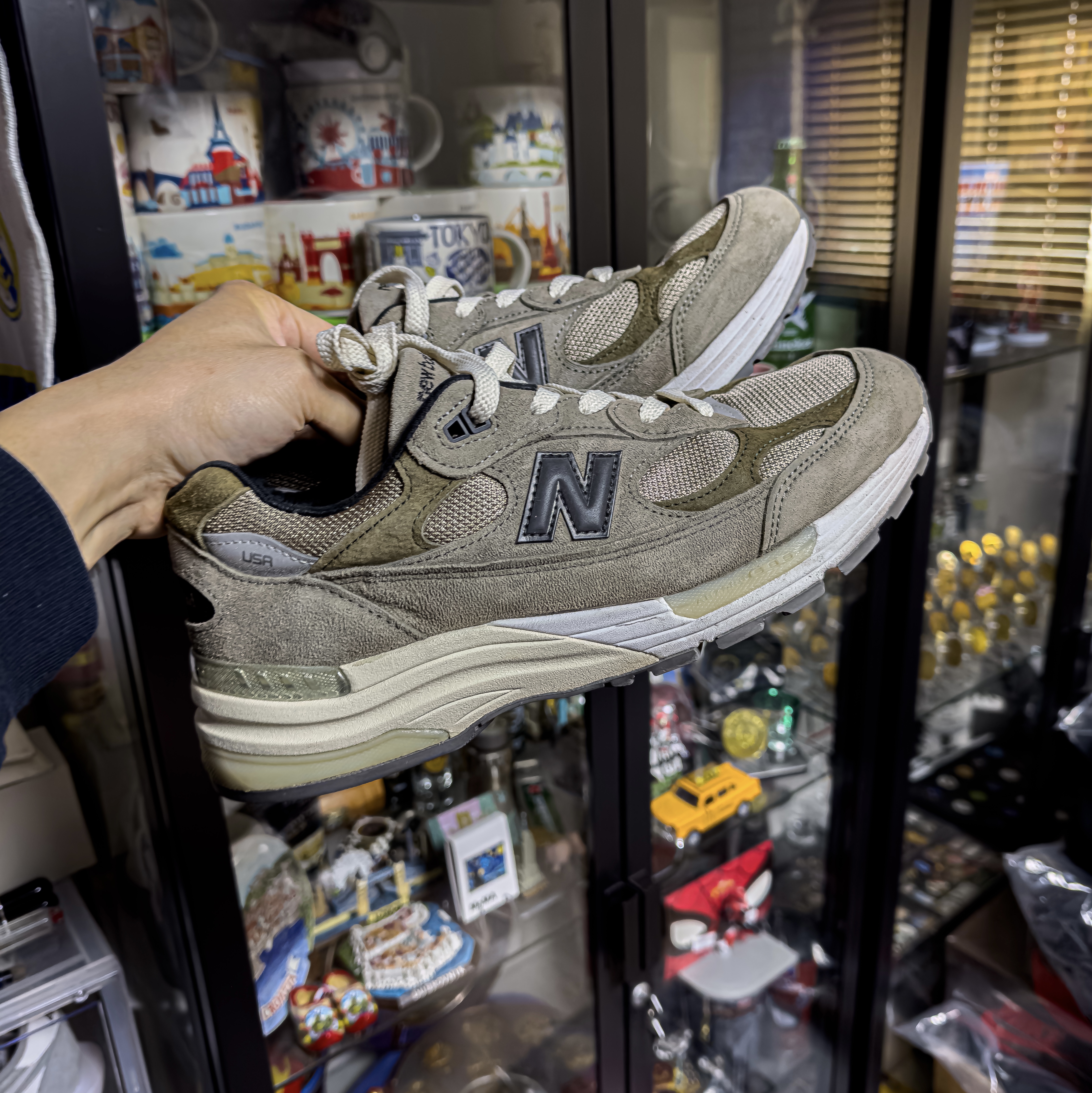 Nike Swoosh Rug Black White, New Balance x JJJJound 992 Made in USA Grey 착용 스타일 - 2