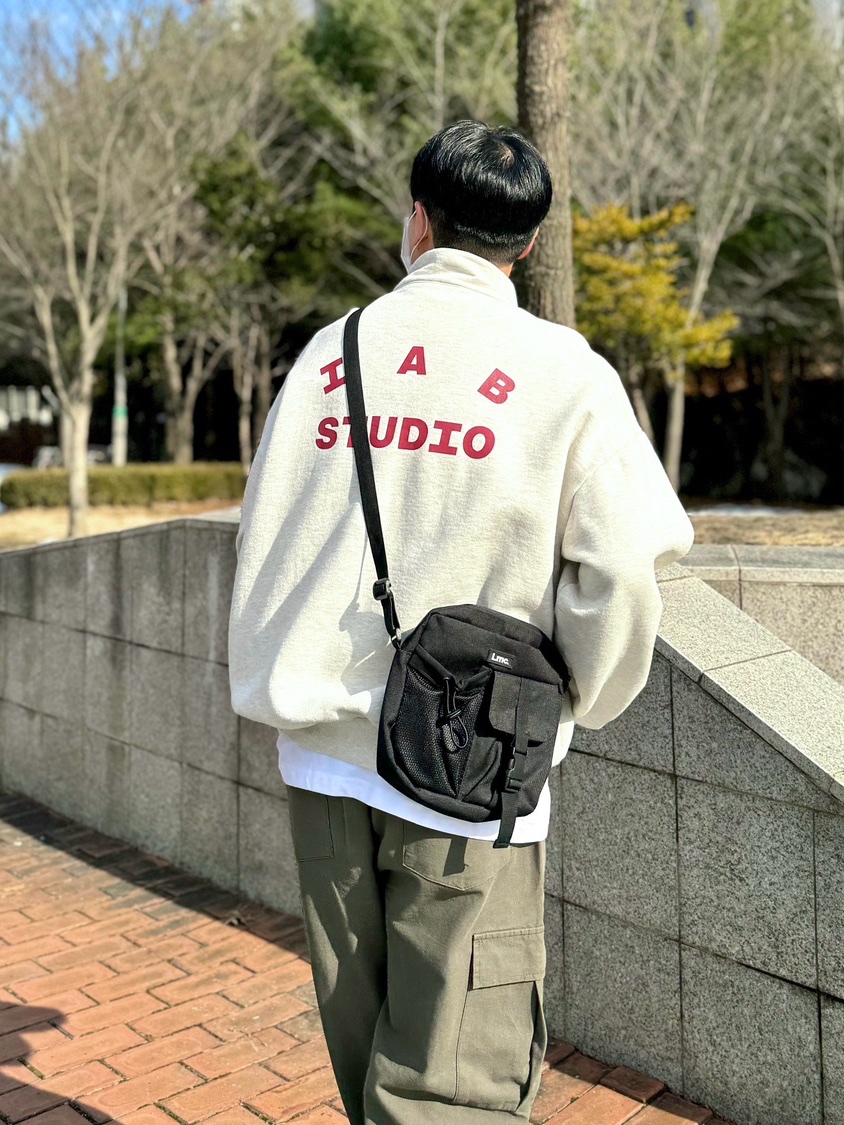 IAB Studio Half Zip-Up Oatmeal Burgundy, Carhartt Knit Cuffed Beanie Black 착용 스타일 - 1
