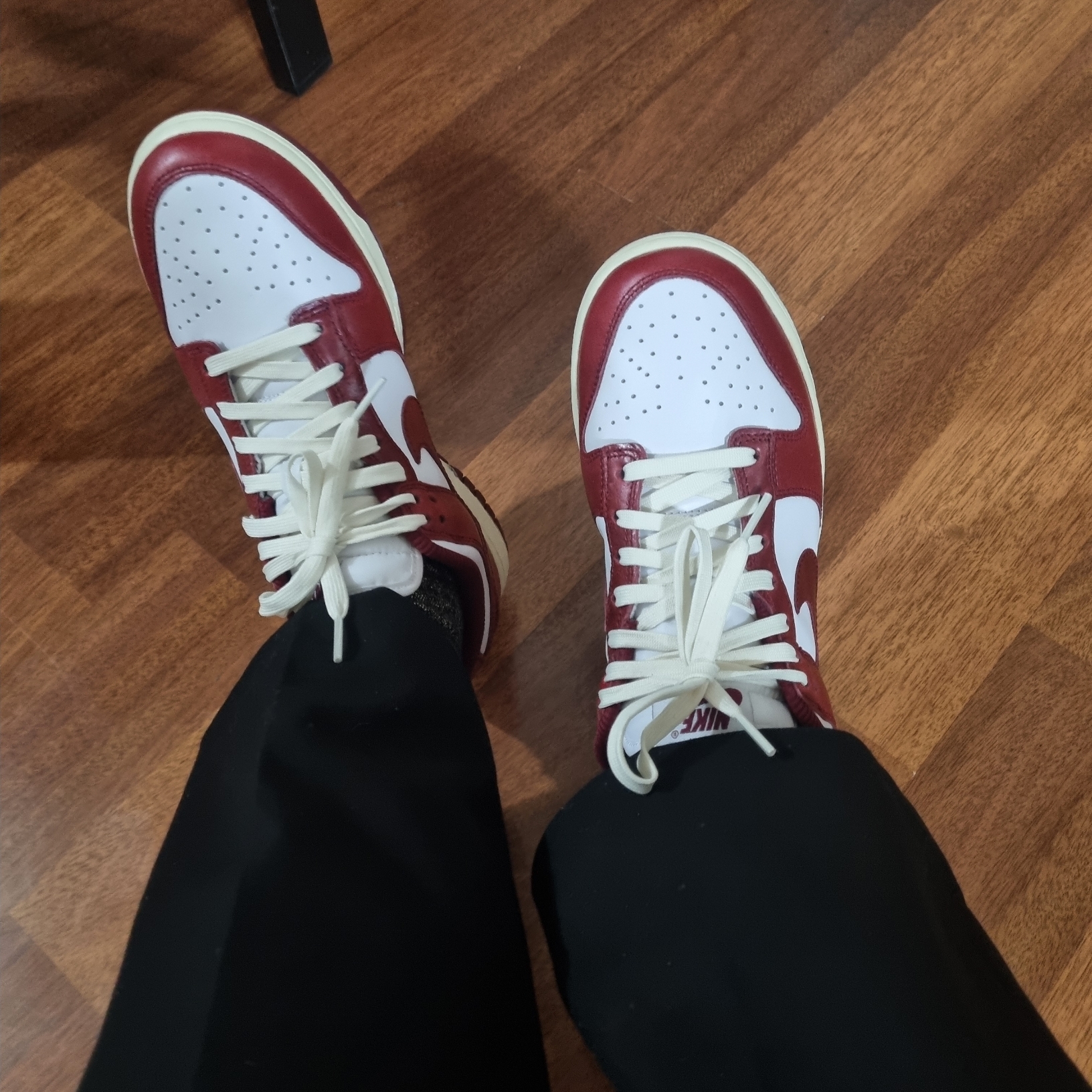 (W) Nike Dunk Low Retro PRM Team Red and White 착용 스타일 - 1