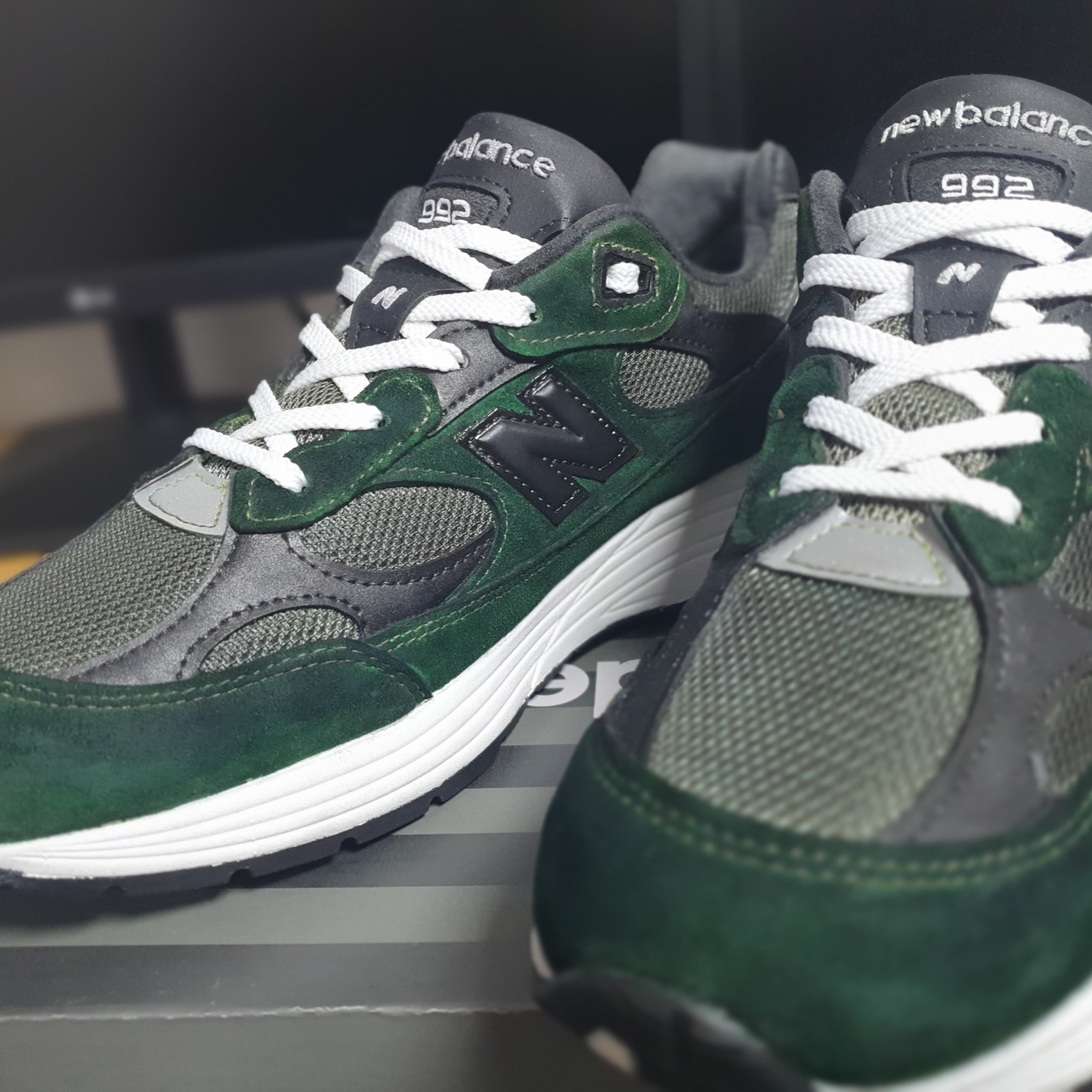 New Balance x JJJJound 992 Made in USA Mossy Green, New Balance 992 Made in USA White Silver 착용 스타일 - 2