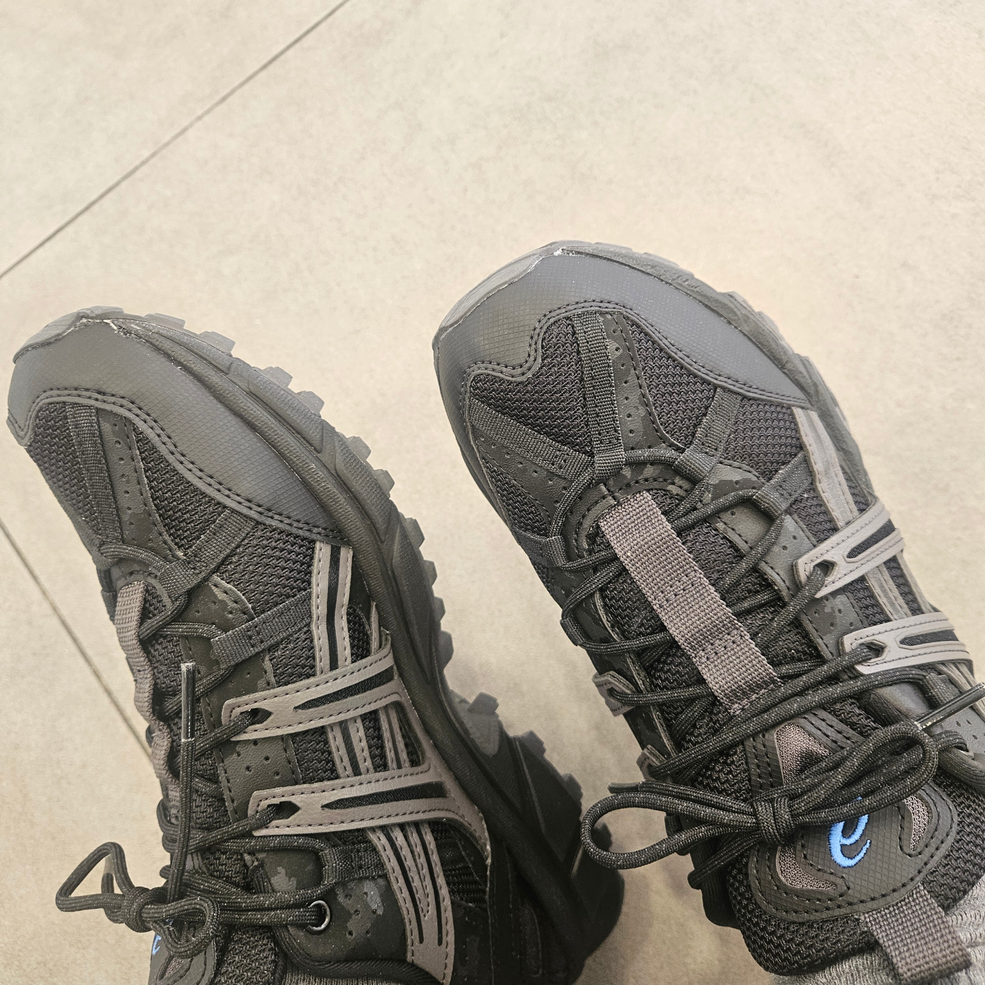 Asics Gel-Sonoma 15-50 Black Obsidian Grey 착용 스타일