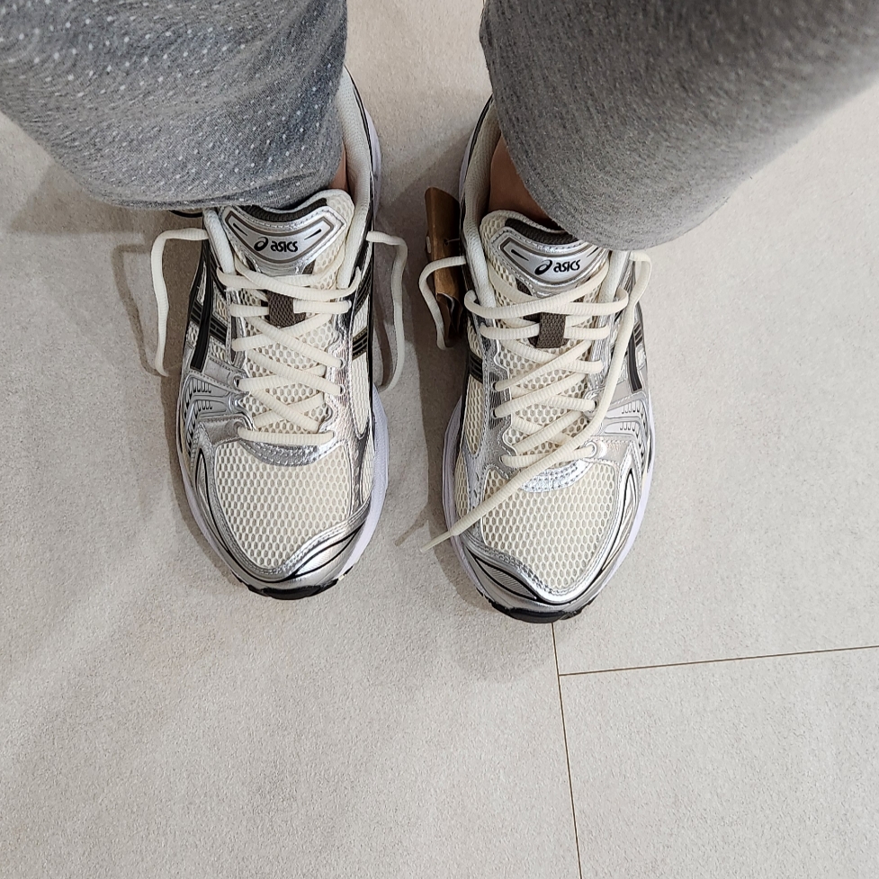 Asics Gel-Kayano 14 Cream Black 착용 스타일