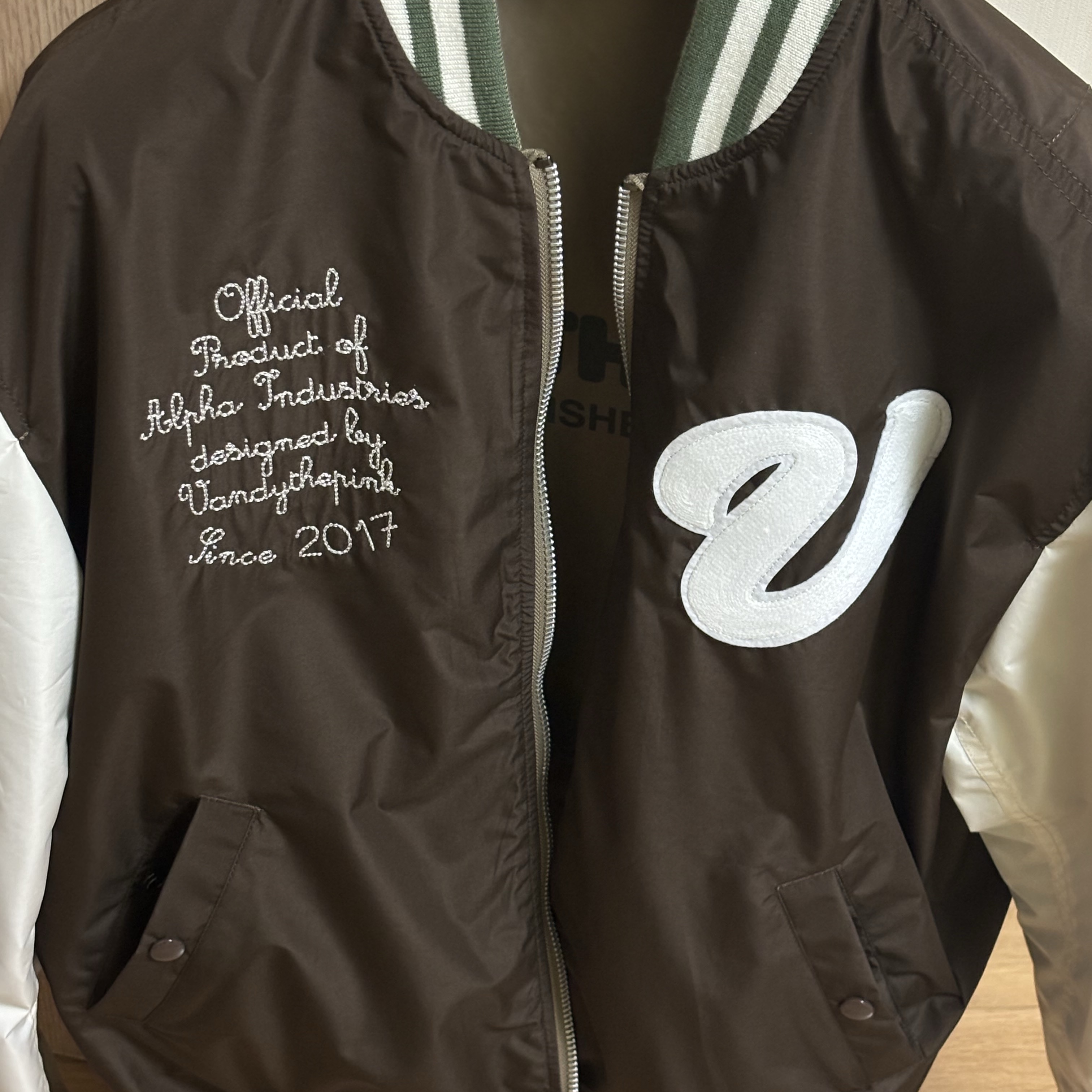 Vandy The Pink x Alpha Industries Bomber Jacket Lead Gray 착용 스타일