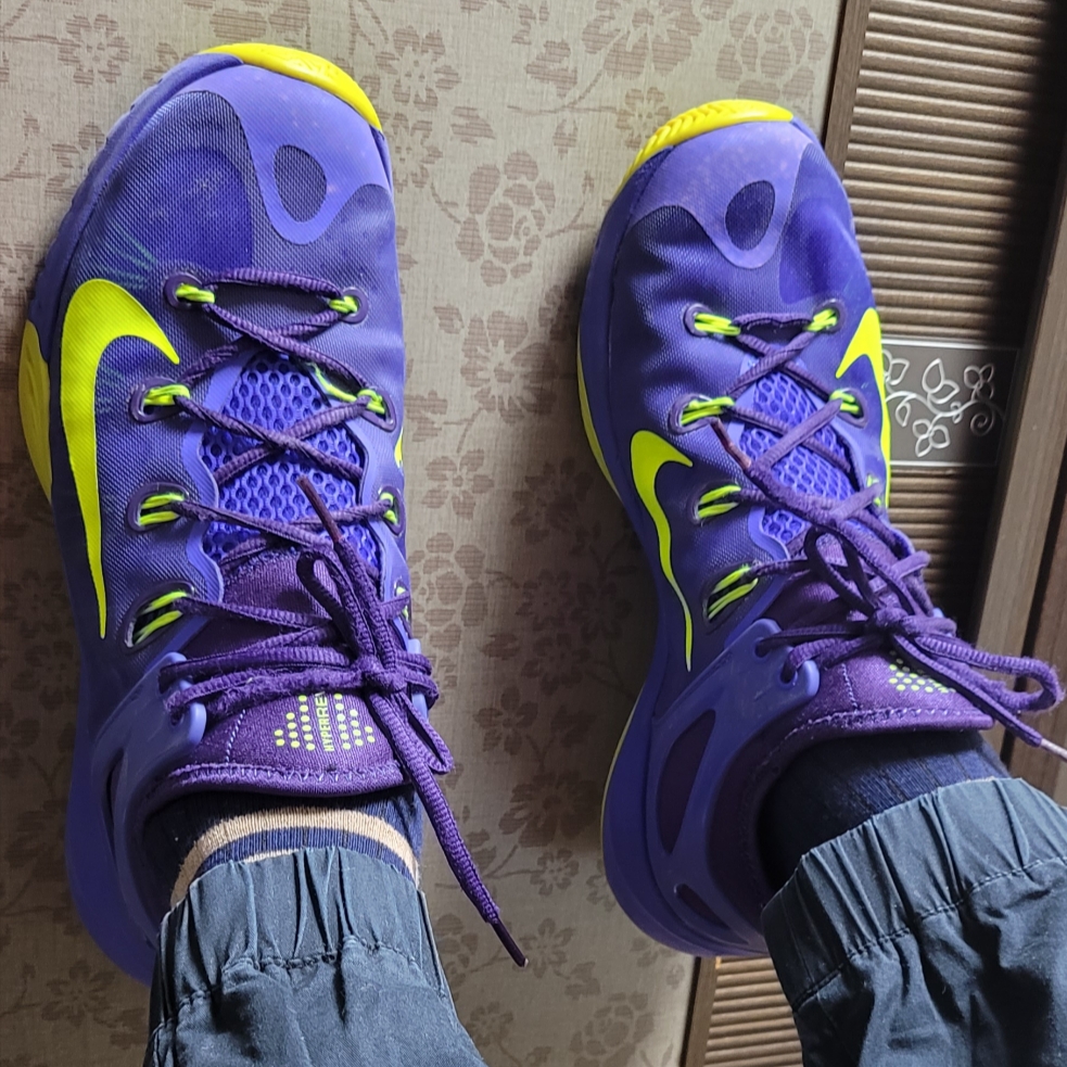 Nike LeBron 17 Low Tune Squad, Nike LeBron 14 Low Black Dark Grey 착용 스타일 - 2