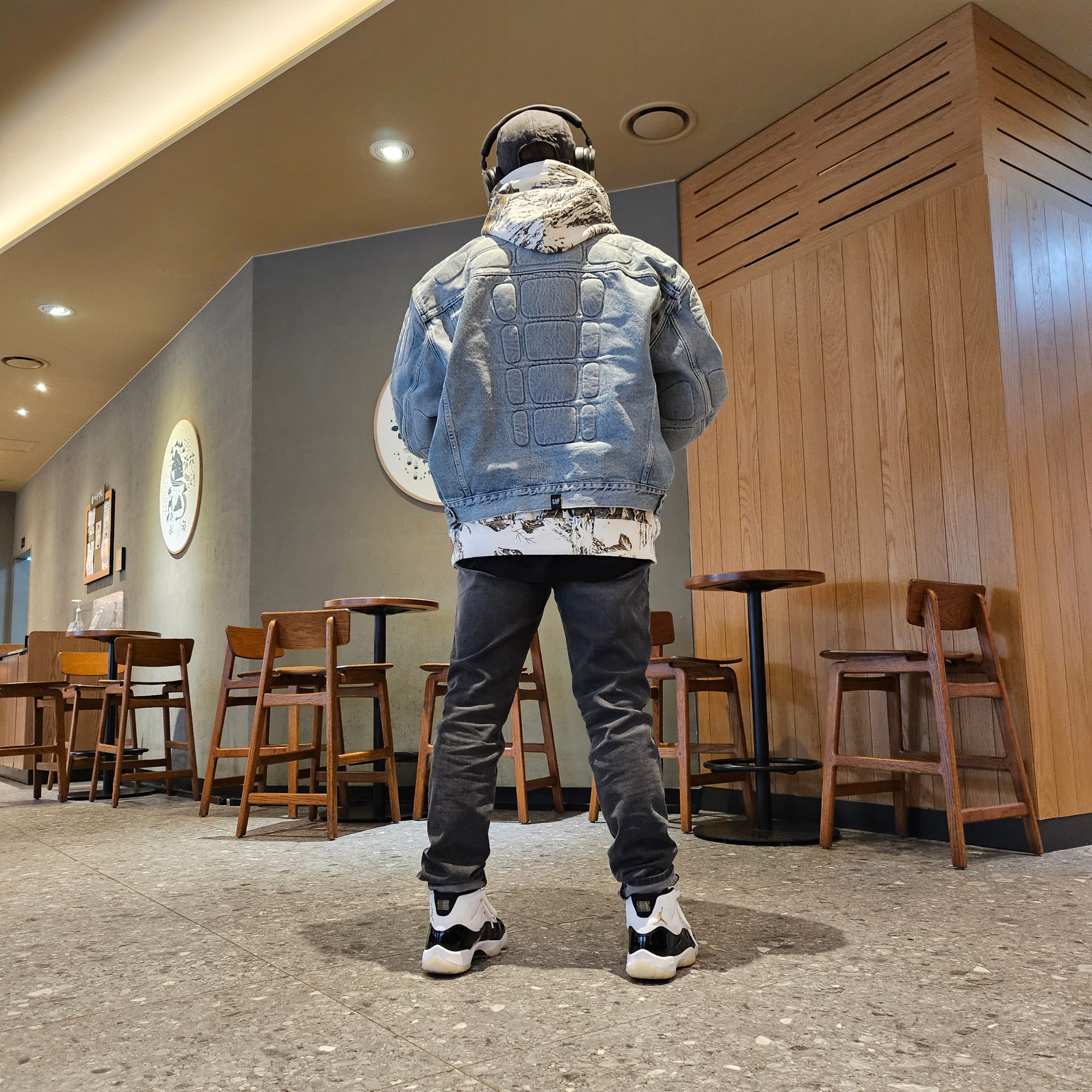 Yeezy Gap Engineered By Balenciaga Padded Denim Jacket Blue, Supreme Small Box Hooded Sweatshirt Snow Camo - 24SS 착용 스타일 - 2
