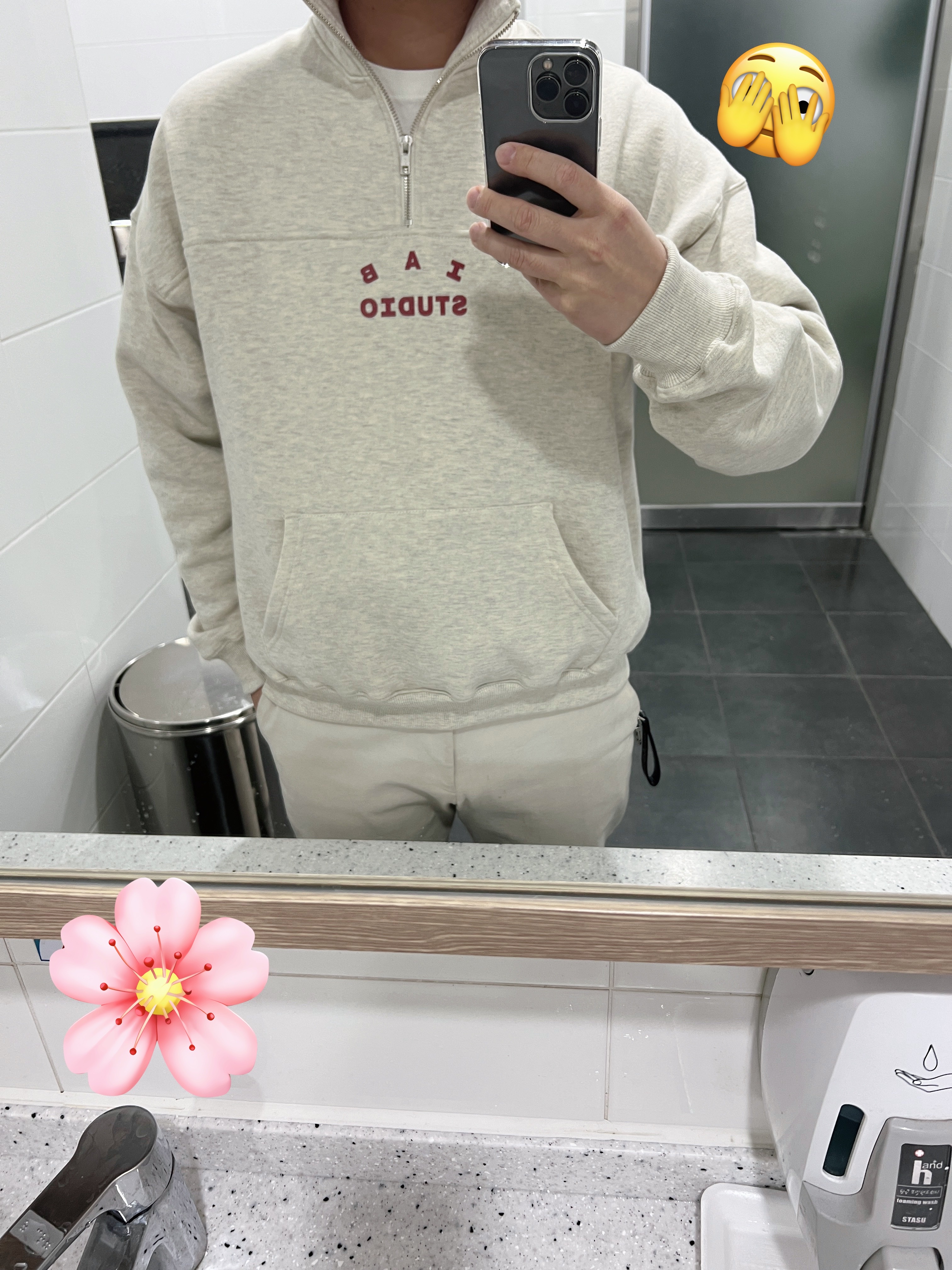 IAB Studio Half Zip-Up Oatmeal Burgundy 착용 스타일