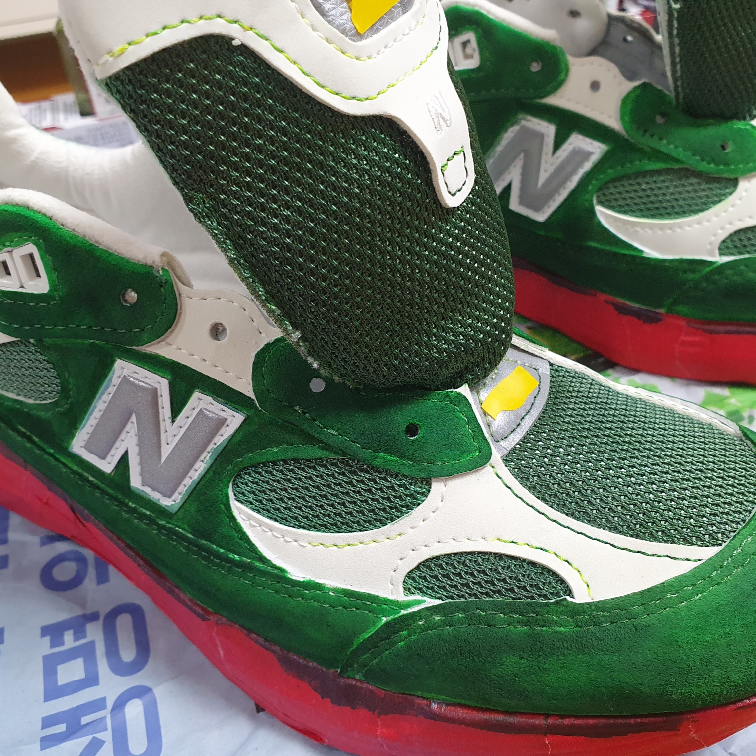 New Balance x JJJJound 992 Made in USA Mossy Green, New Balance 992 Made in USA White Silver 착용 스타일 - 5