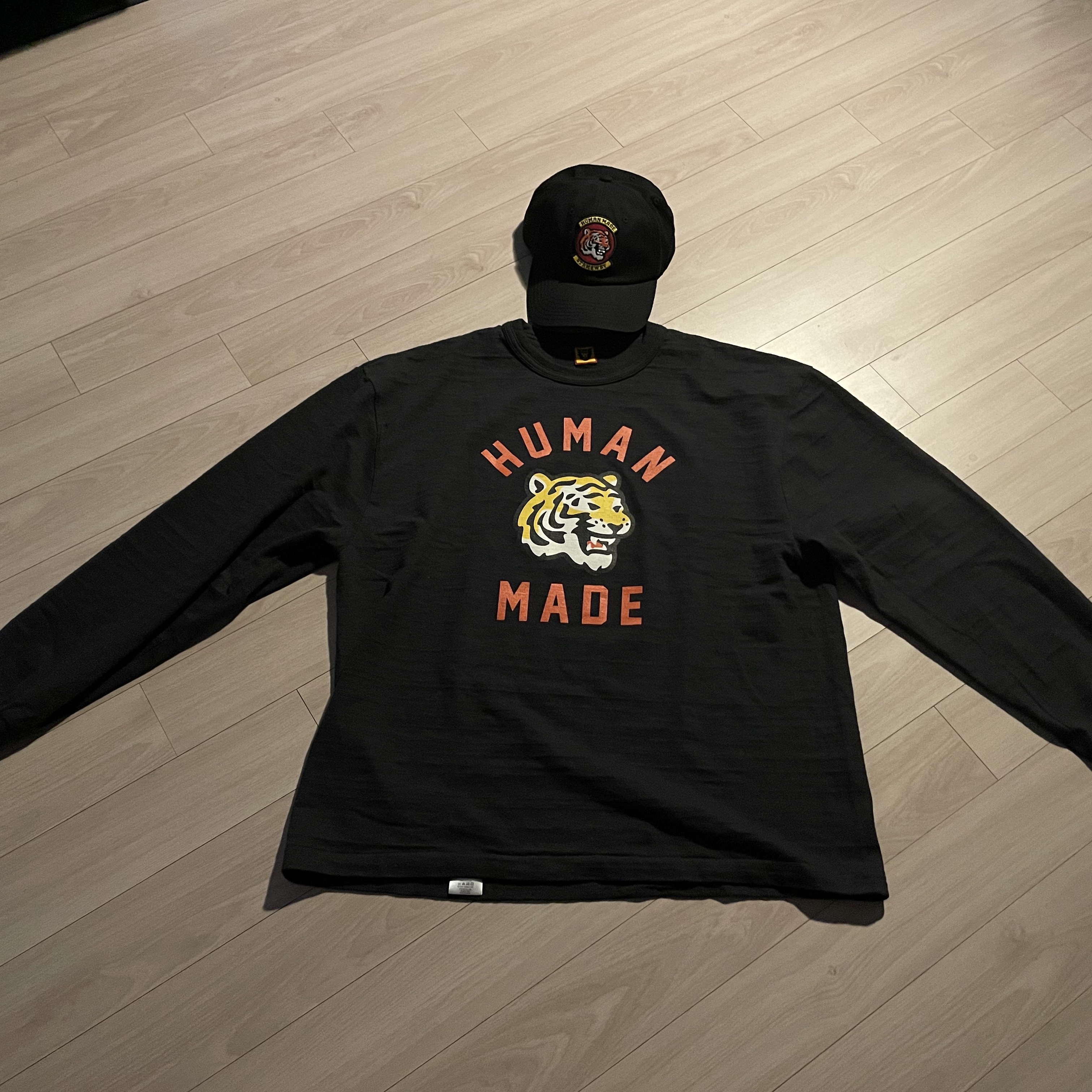Human Made Graphic L/S T-Shirt Black, Human Made 6 Panel Cap #4 Black 착용 스타일