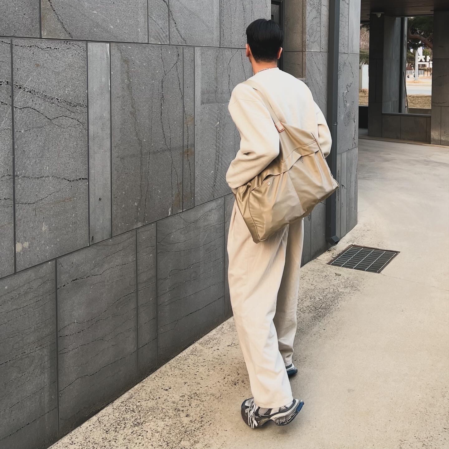 Balenciaga 3XL Sneakers Worn Out Grey White Blue 착용 스타일 - 3