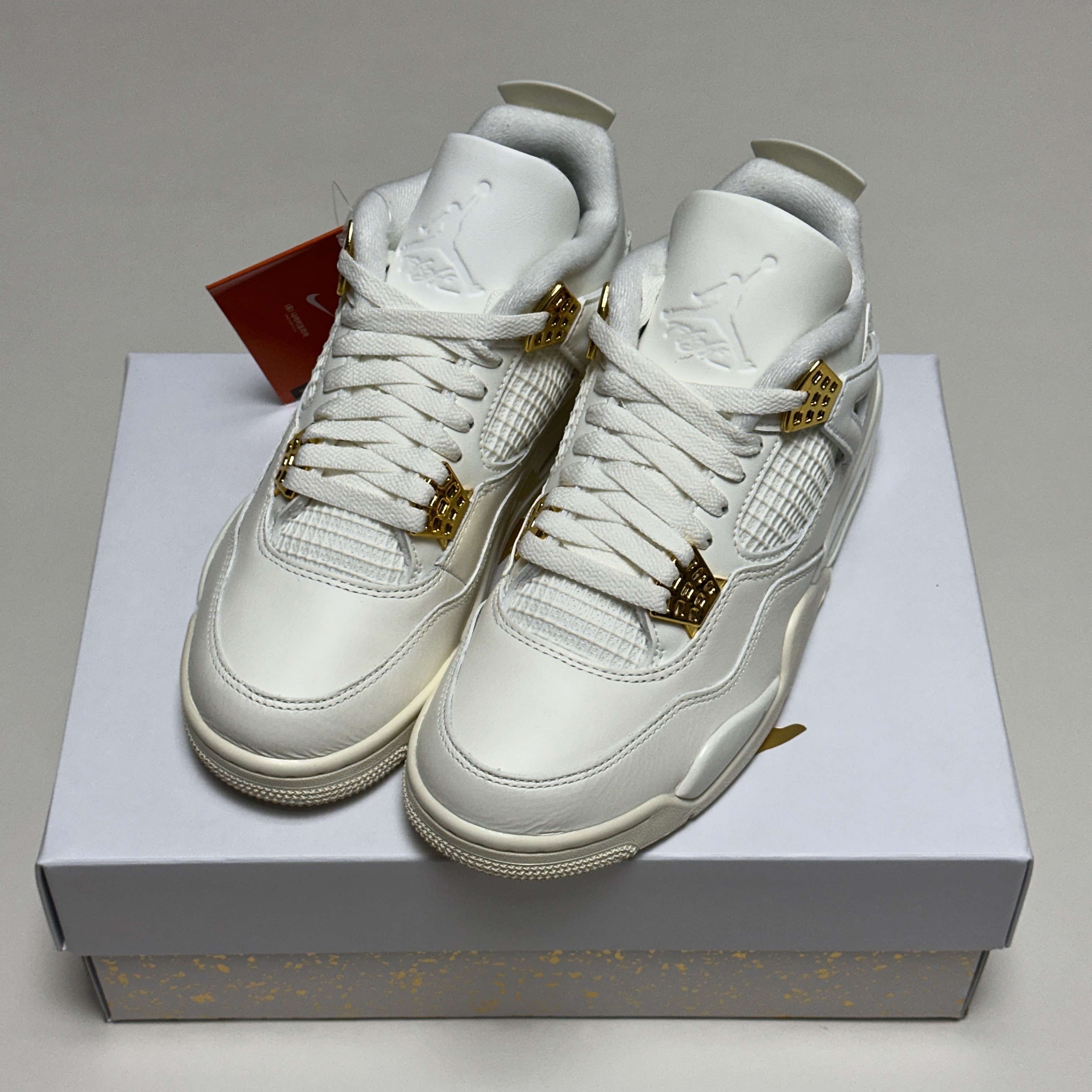 (W) Jordan 4 Retro Metallic Gold 착용 스타일