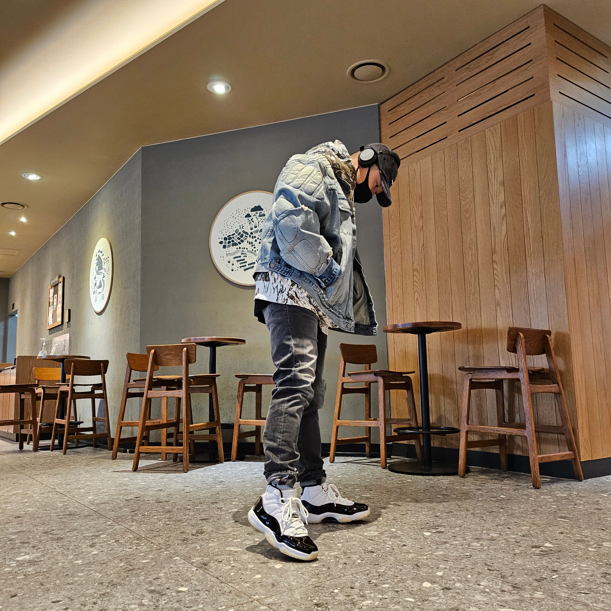 Yeezy Gap Engineered By Balenciaga Padded Denim Jacket Blue, Supreme Small Box Hooded Sweatshirt Snow Camo - 24SS 착용 스타일 - 1