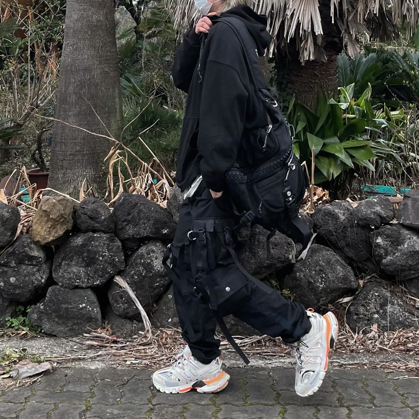Balenciaga Track Sneakers White Orange 2019 착용 스타일 - 3