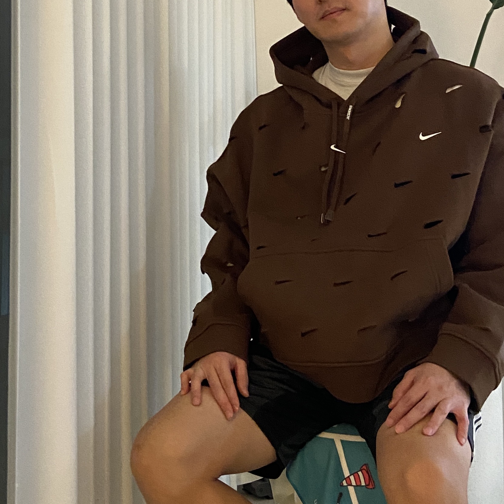 Nike x Jacquemus Swoosh Hoodie Cacao Wow - Asia, Supreme Mock Neck L/S Top White 착용 스타일