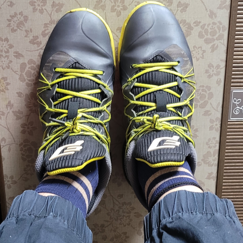 Nike LeBron 17 Low Tune Squad, Nike LeBron 14 Low Black Dark Grey 착용 스타일 - 3