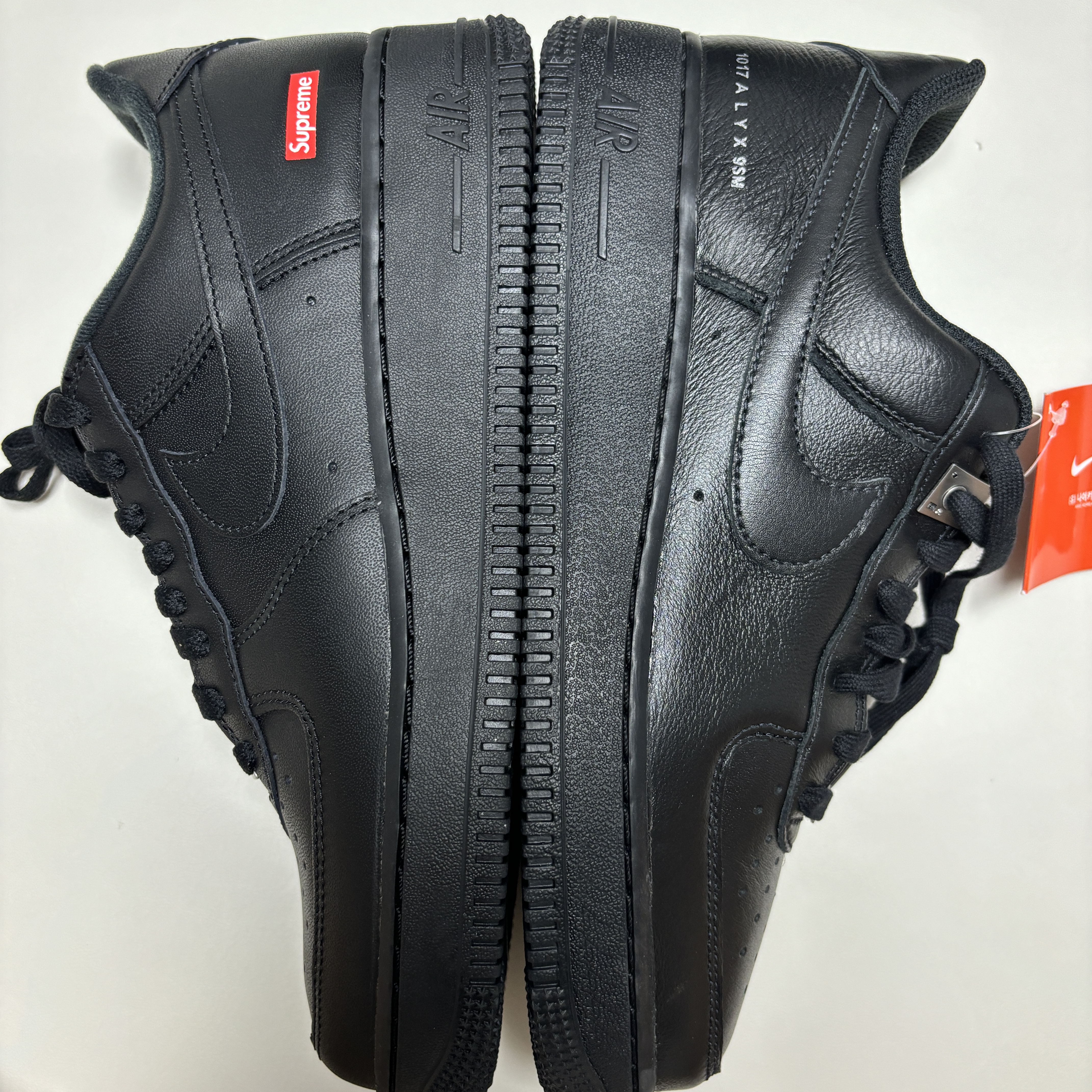 Nike x Supreme Air Force 1 Low Black, Nike x 1017 Alyx 9SM Air Force 1 Low SP Black 착용 스타일 - 2