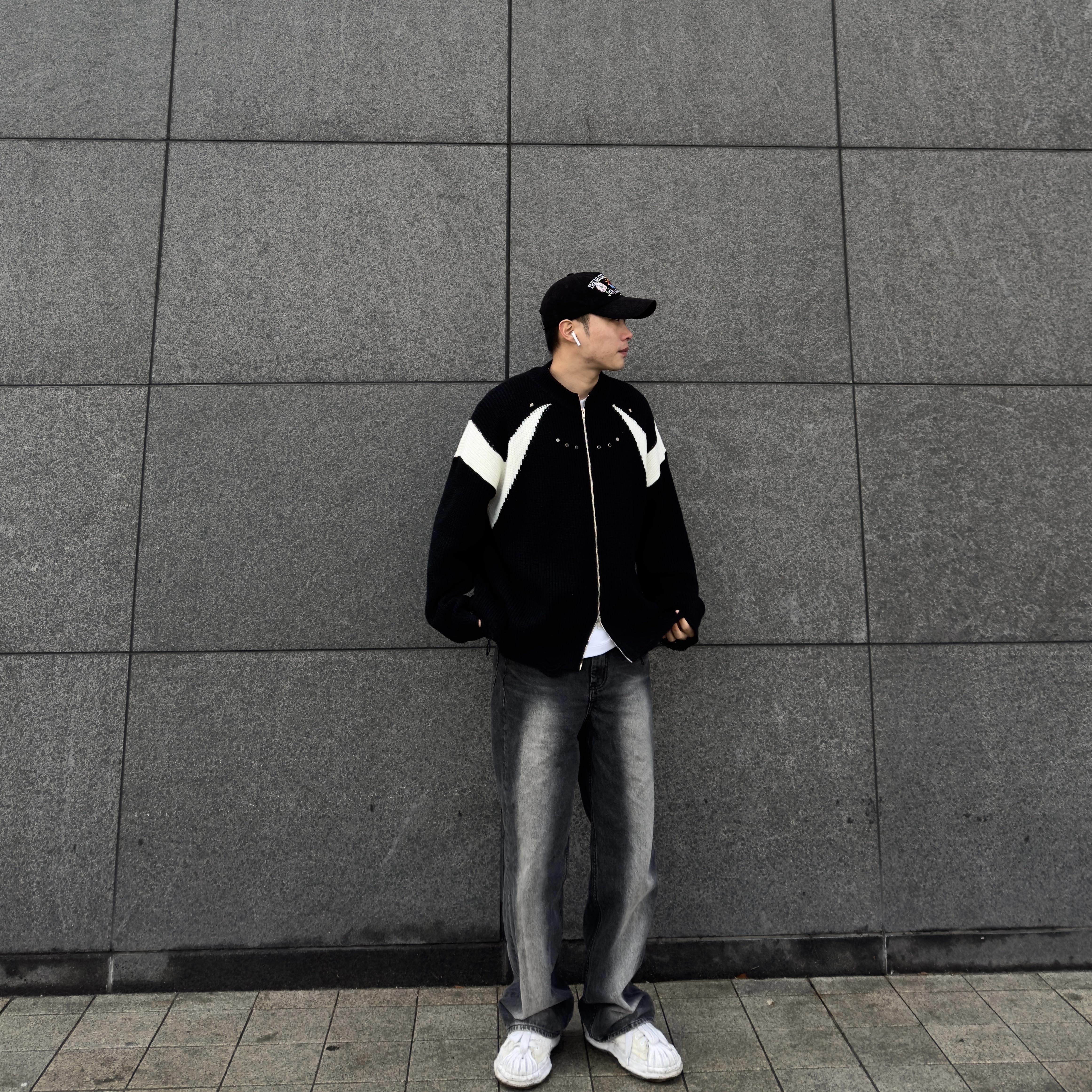 The Museum Visitor x Jon Burgerman Pinky Winky & Charlie Ball Cap Black 착용 스타일