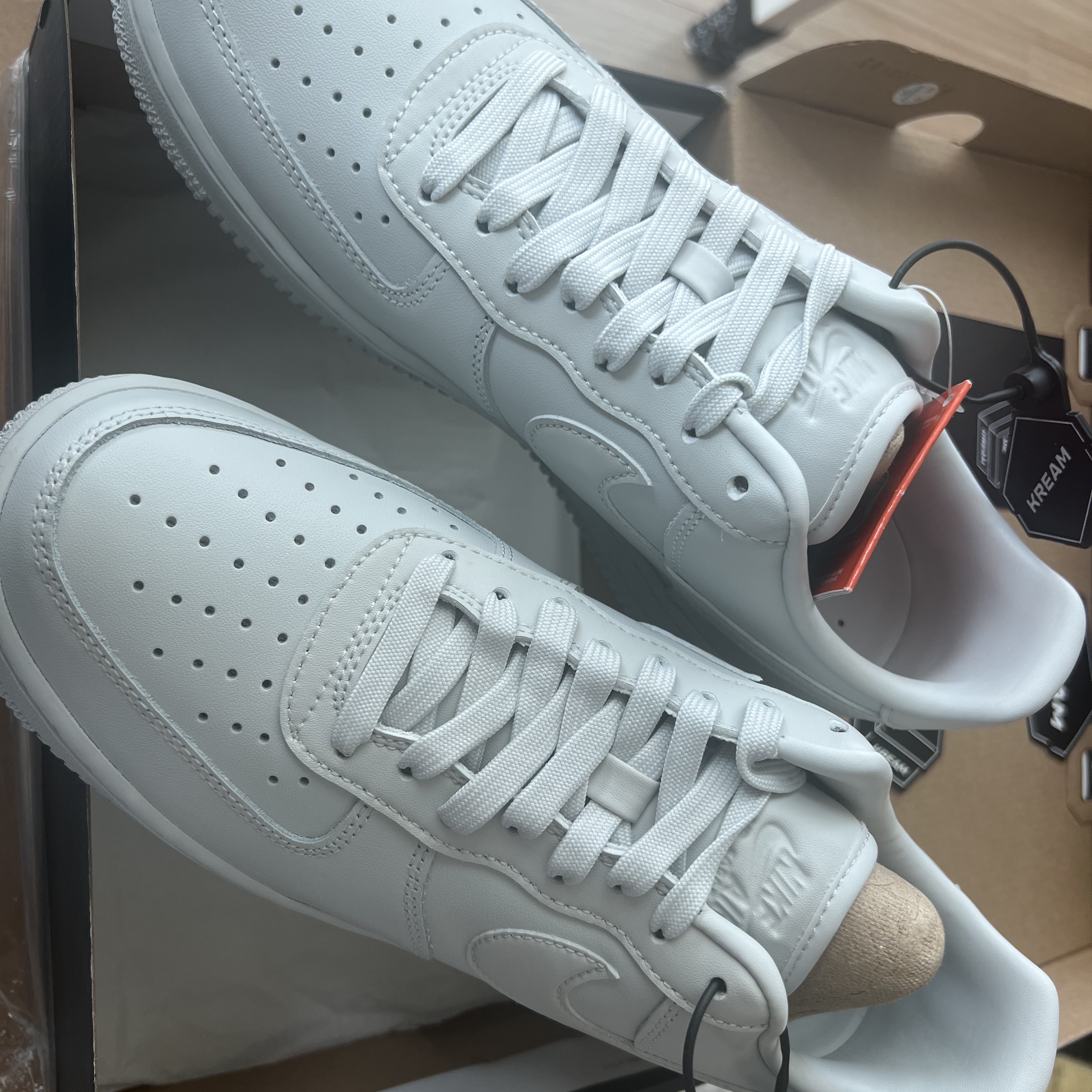 Nike Air Force 1 '07 Fresh Photon Dust 착용 스타일