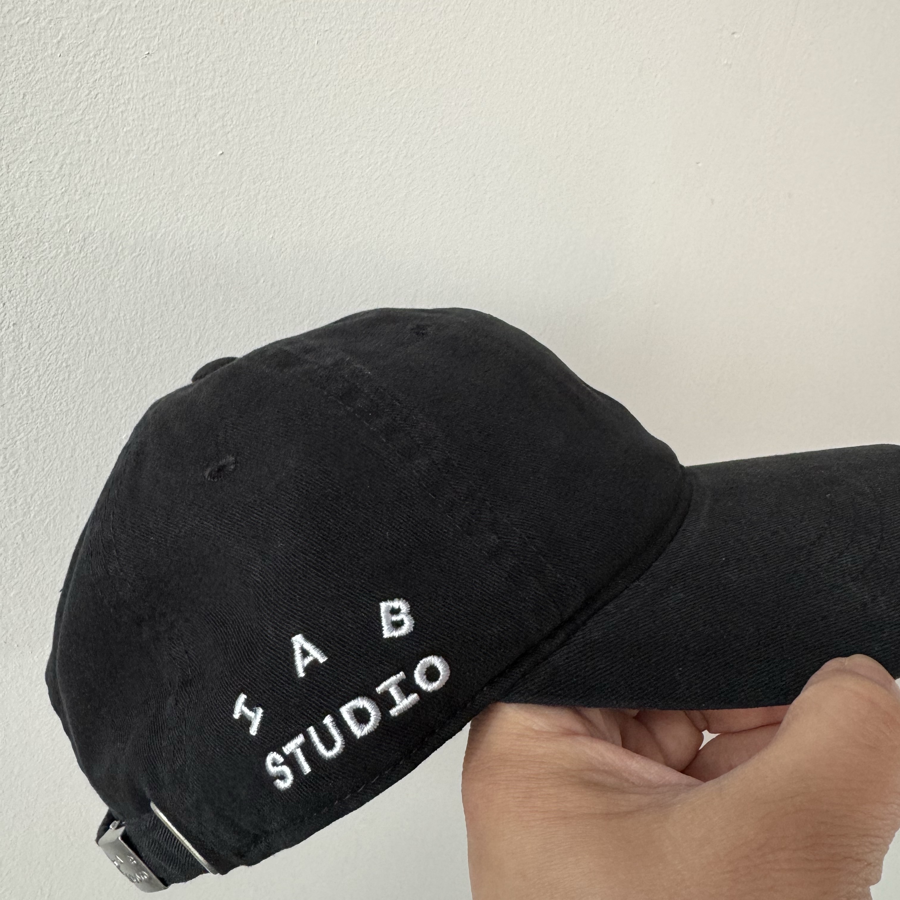 IAB Studio Cap Black 착용 스타일 - 1