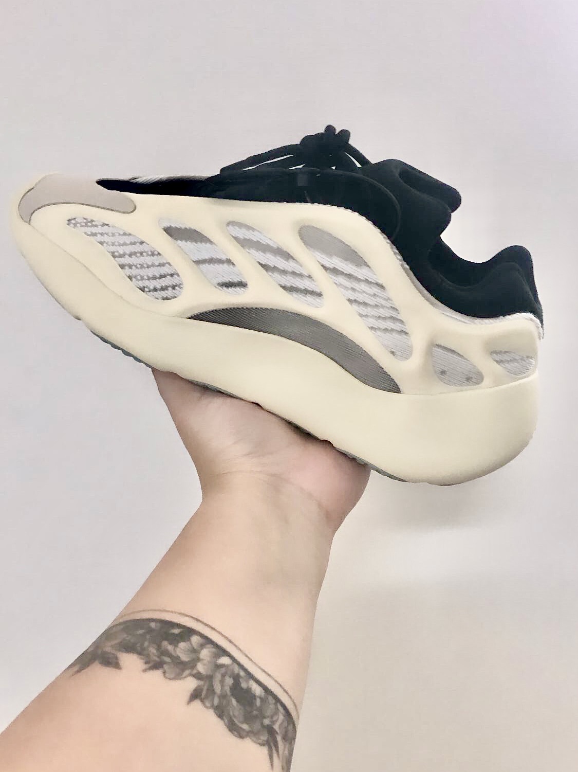 Adidas Yeezy 700 V3 Azael 2019 착용 스타일