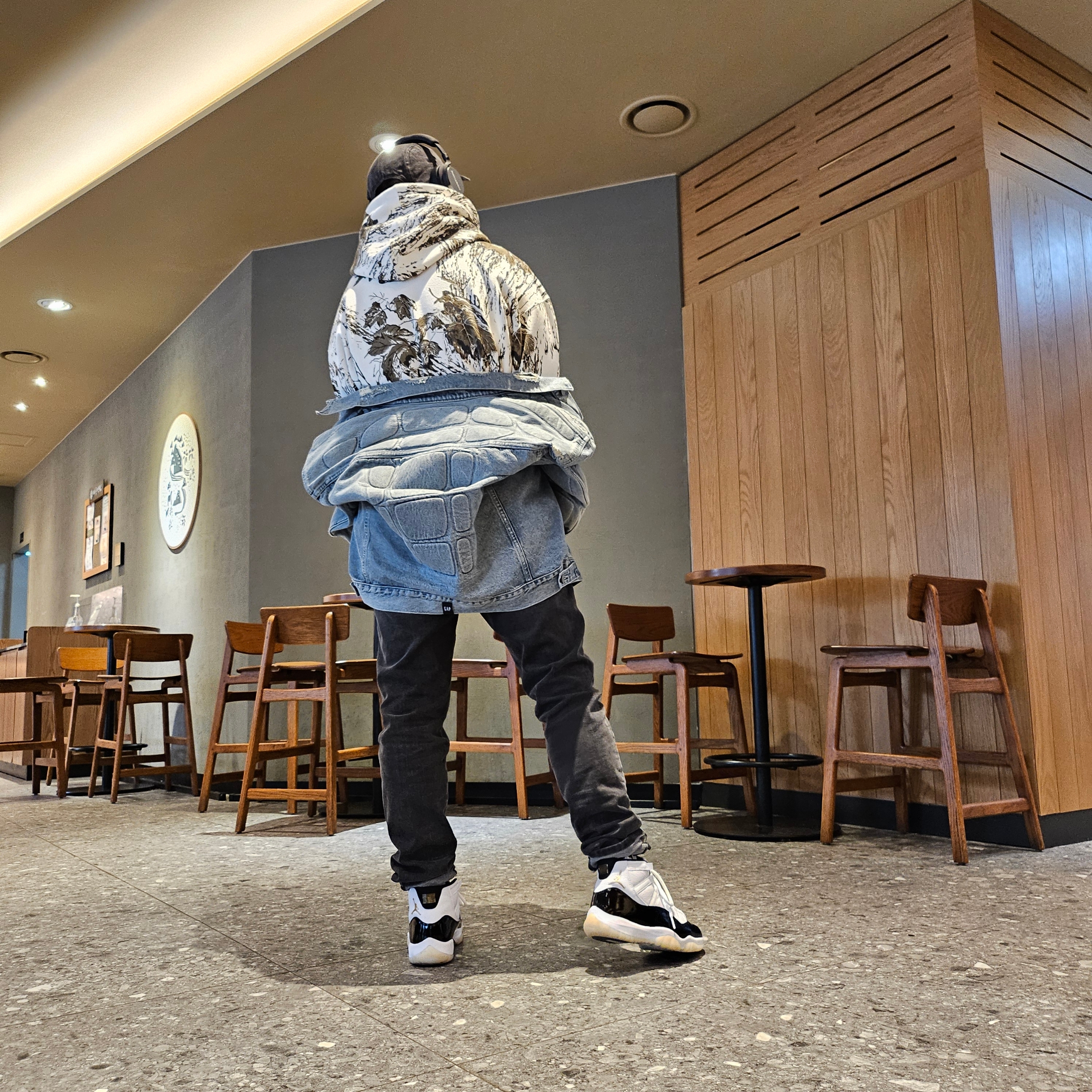 Yeezy Gap Engineered By Balenciaga Padded Denim Jacket Blue, Supreme Small Box Hooded Sweatshirt Snow Camo - 24SS 착용 스타일 - 3