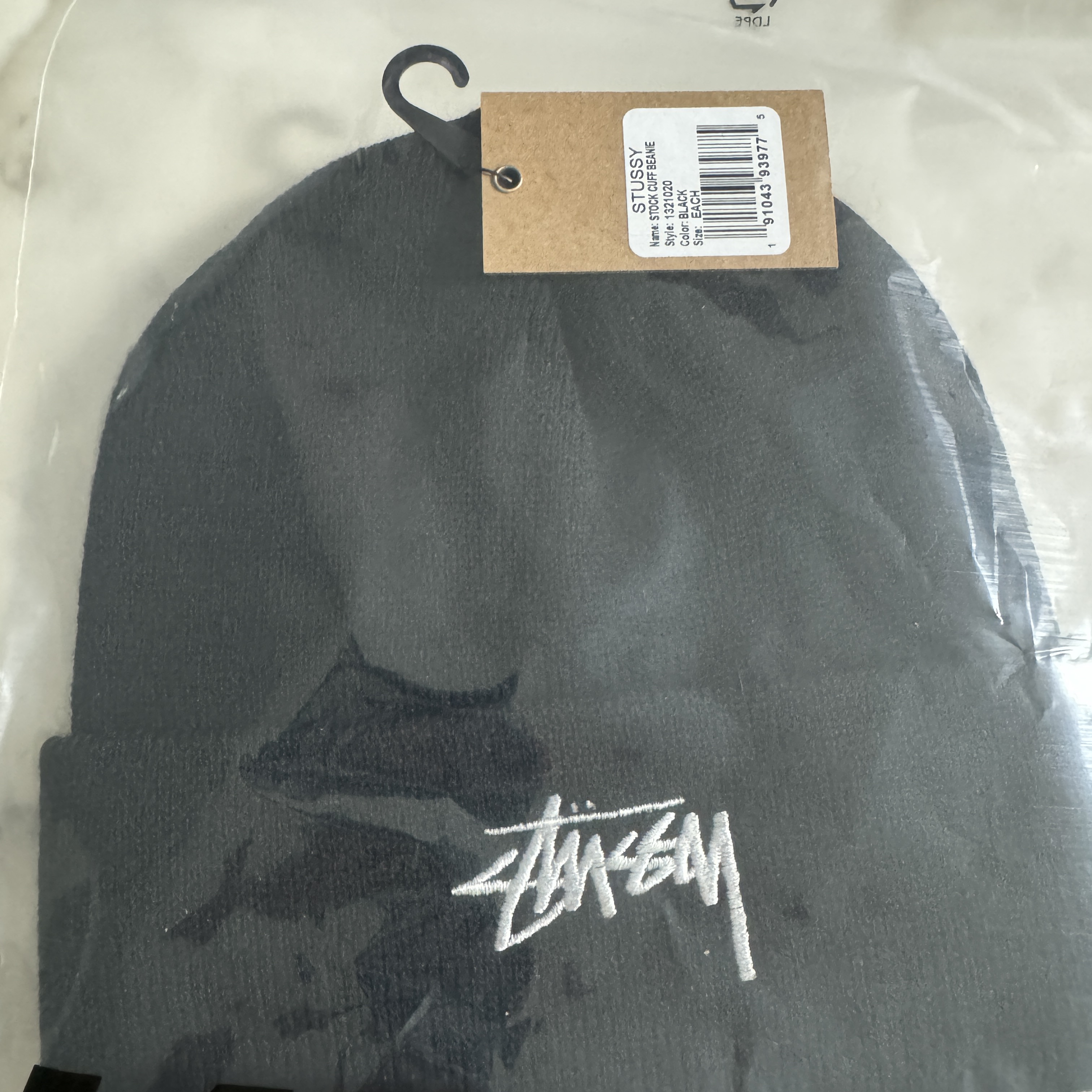 Stussy Stock Cuff Beanie Black 착용 스타일