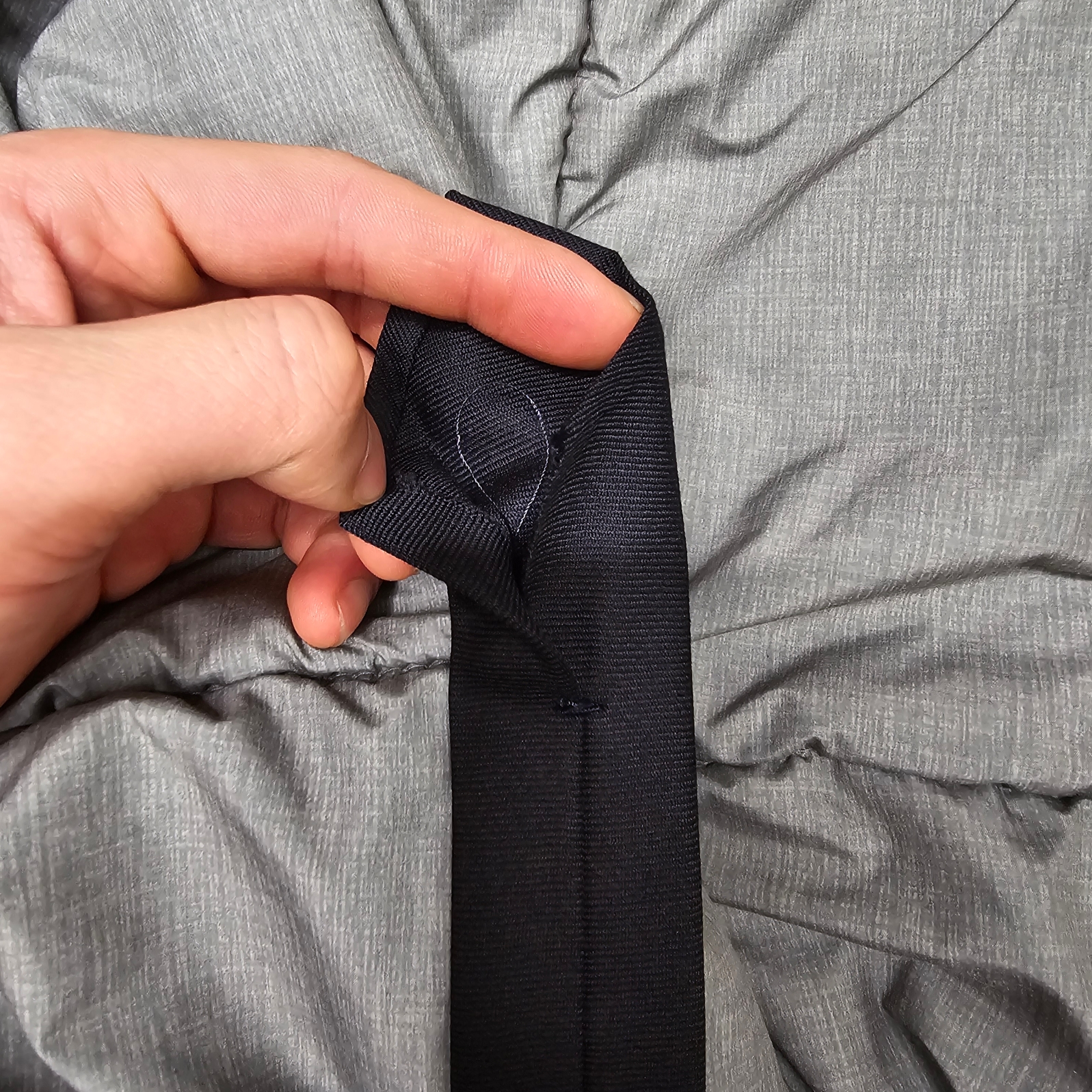 Thom Browne Engineered Stripe Necktie in Wool Navy 착용 스타일 - 4