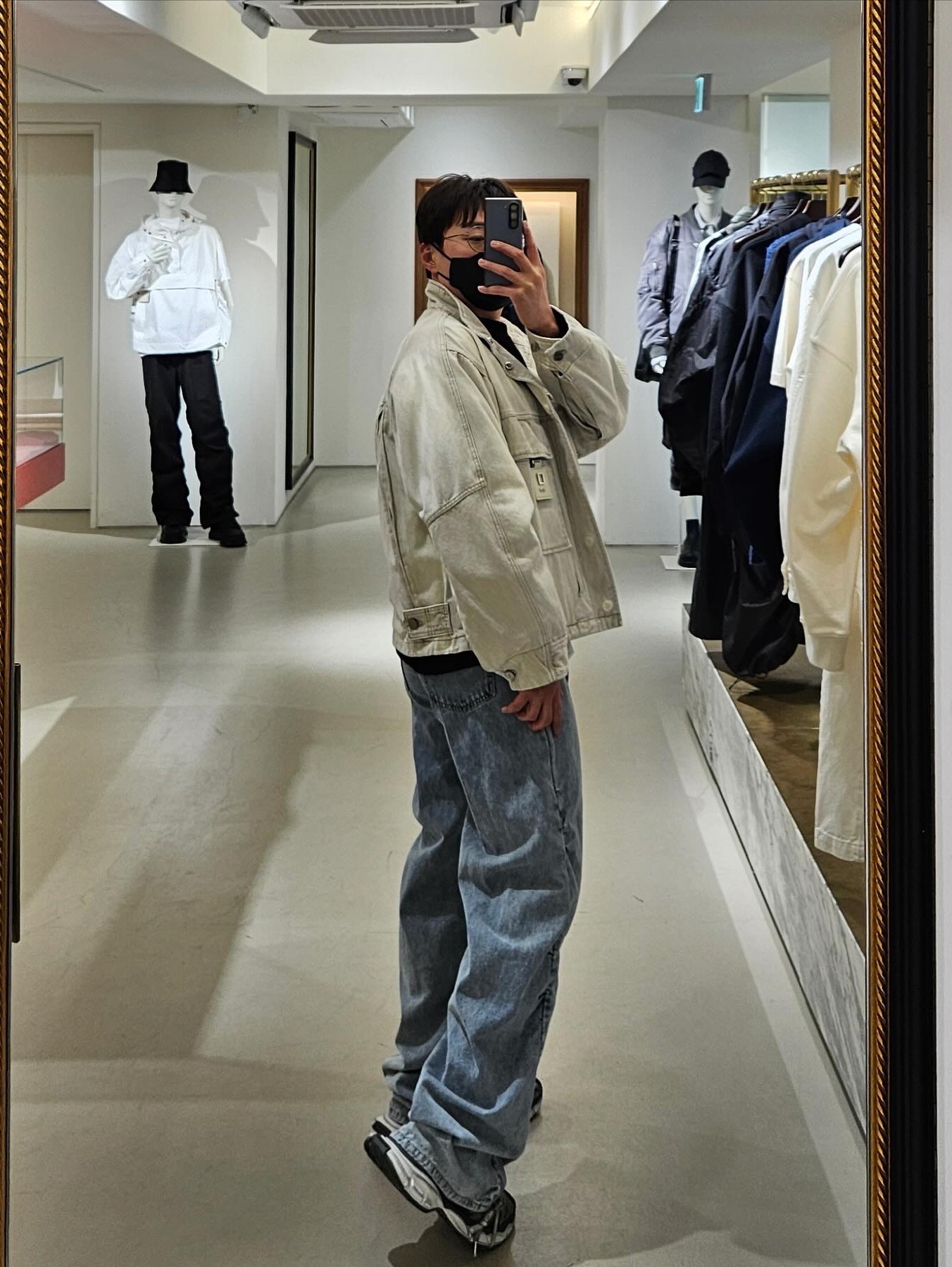 Balenciaga 3XL Sneakers Grey White Red 착용 스타일 - 4