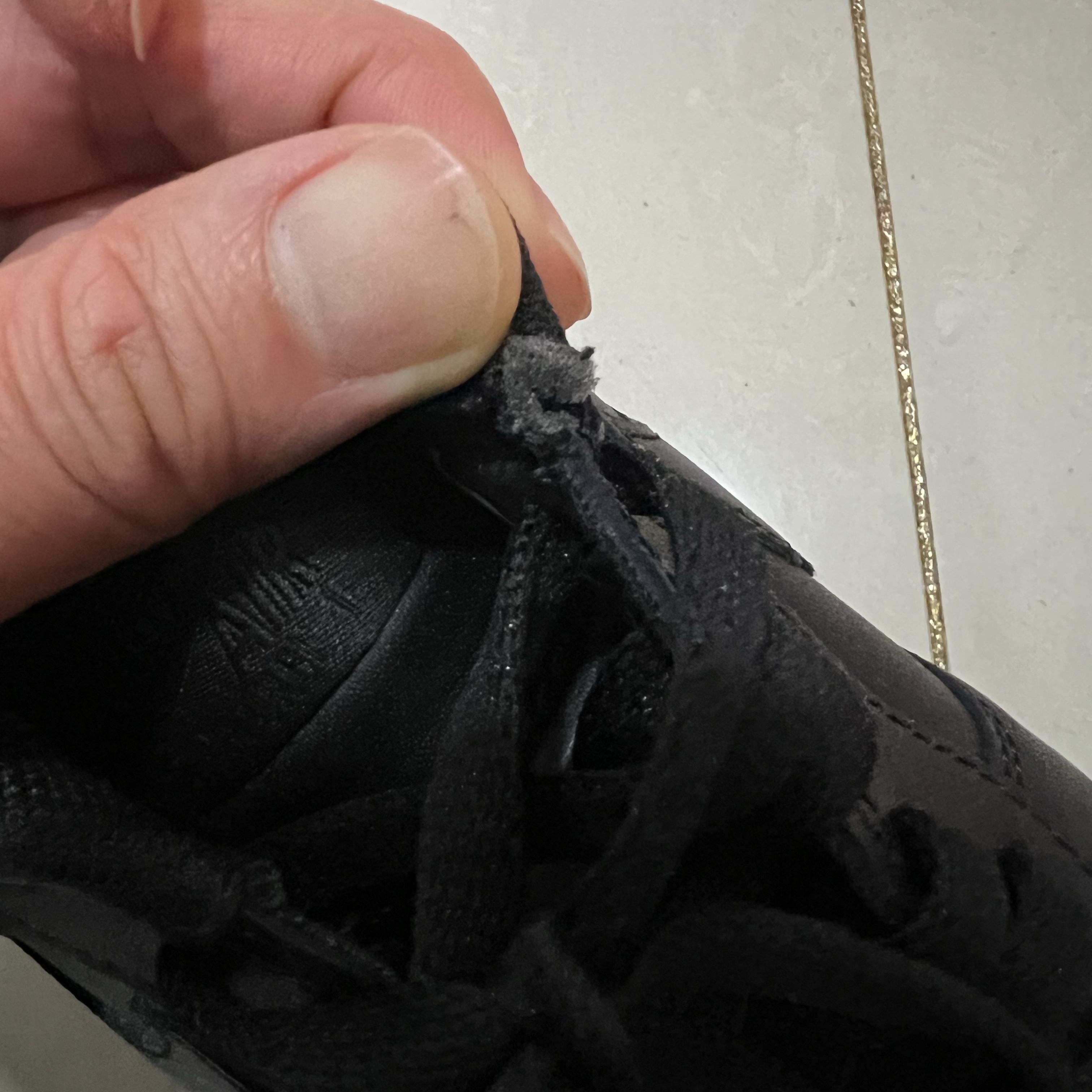 Nike Air Force 1 '07 Low Triple Black 착용 스타일 - 3
