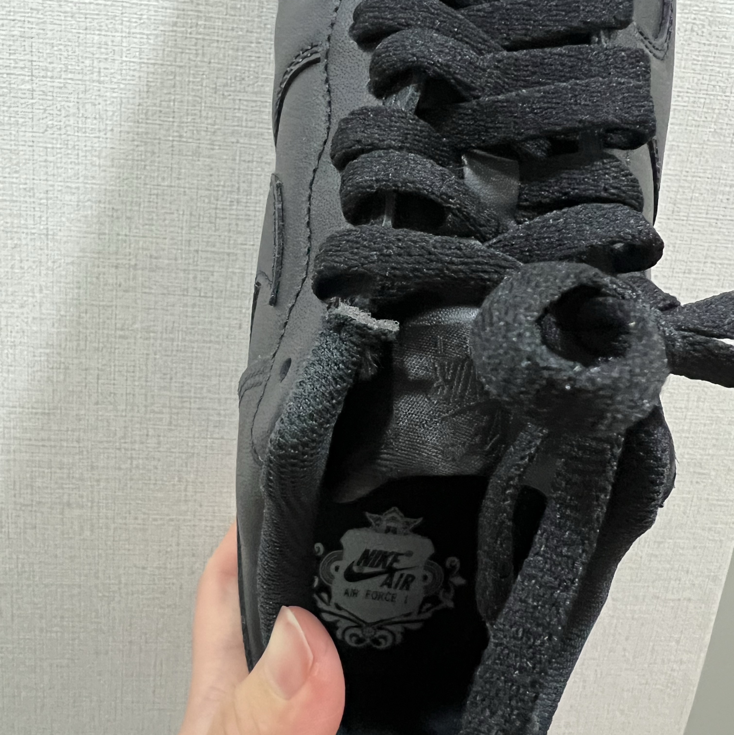 Nike Air Force 1 '07 Low Triple Black 착용 스타일 - 2