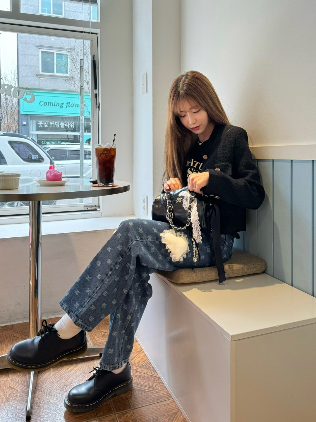 Dr. Martens 1461 Smooth Black, Anoetic Round Chain Bag Black 착용 스타일 - 2